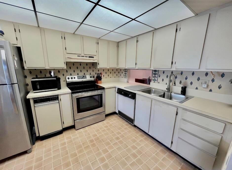 Homes for sale in Fort Pierce, FL | 1219 S Lakes End Dr #B1, Fort Pierce, FL 34982 | MLS# R11115997