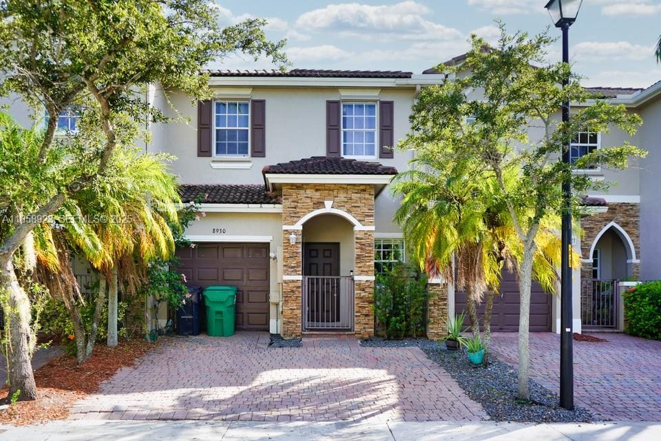 Lakes By The Bay Gee