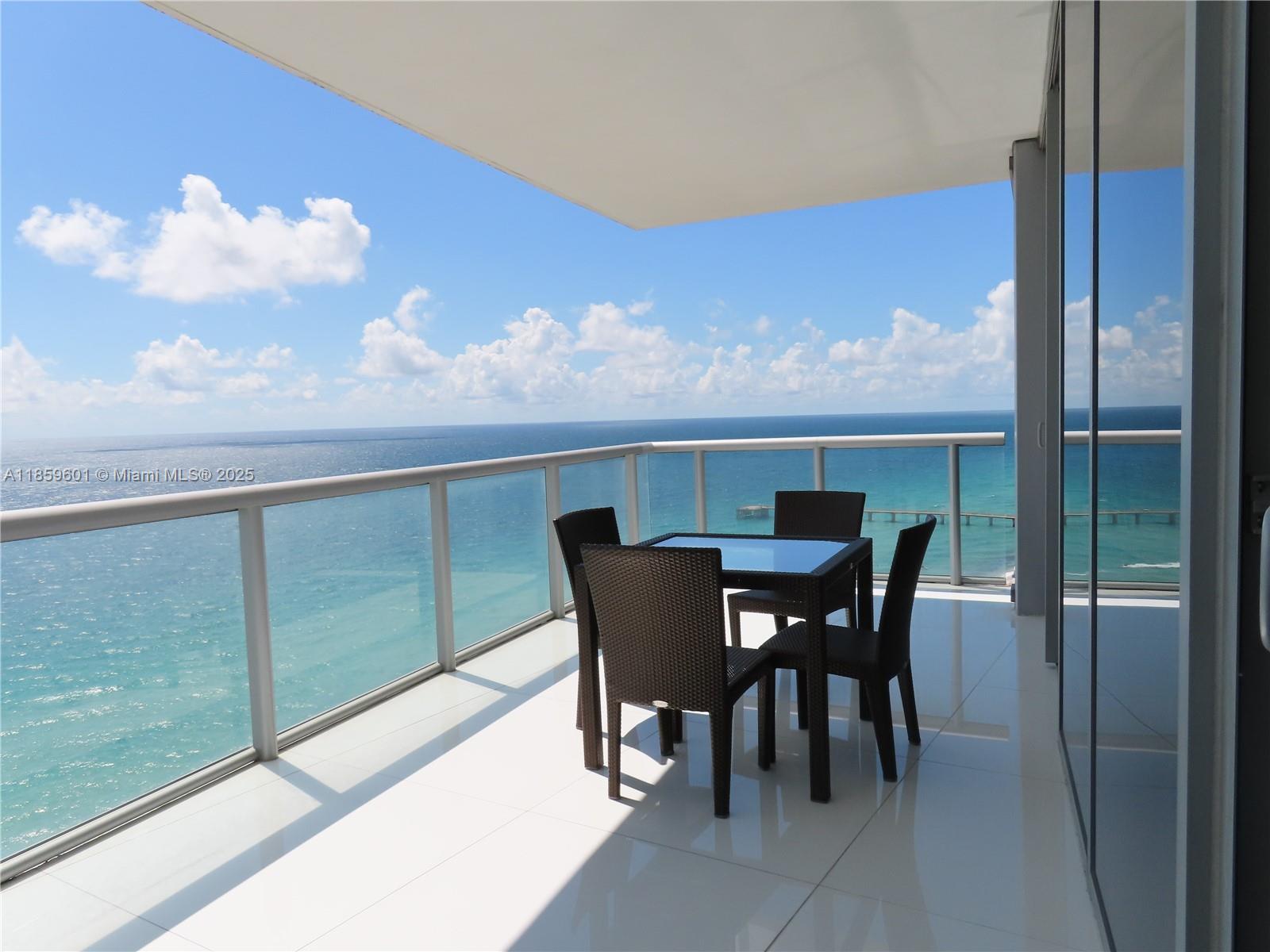 Apartamento à Venda em Sunny Isles Beach, FL