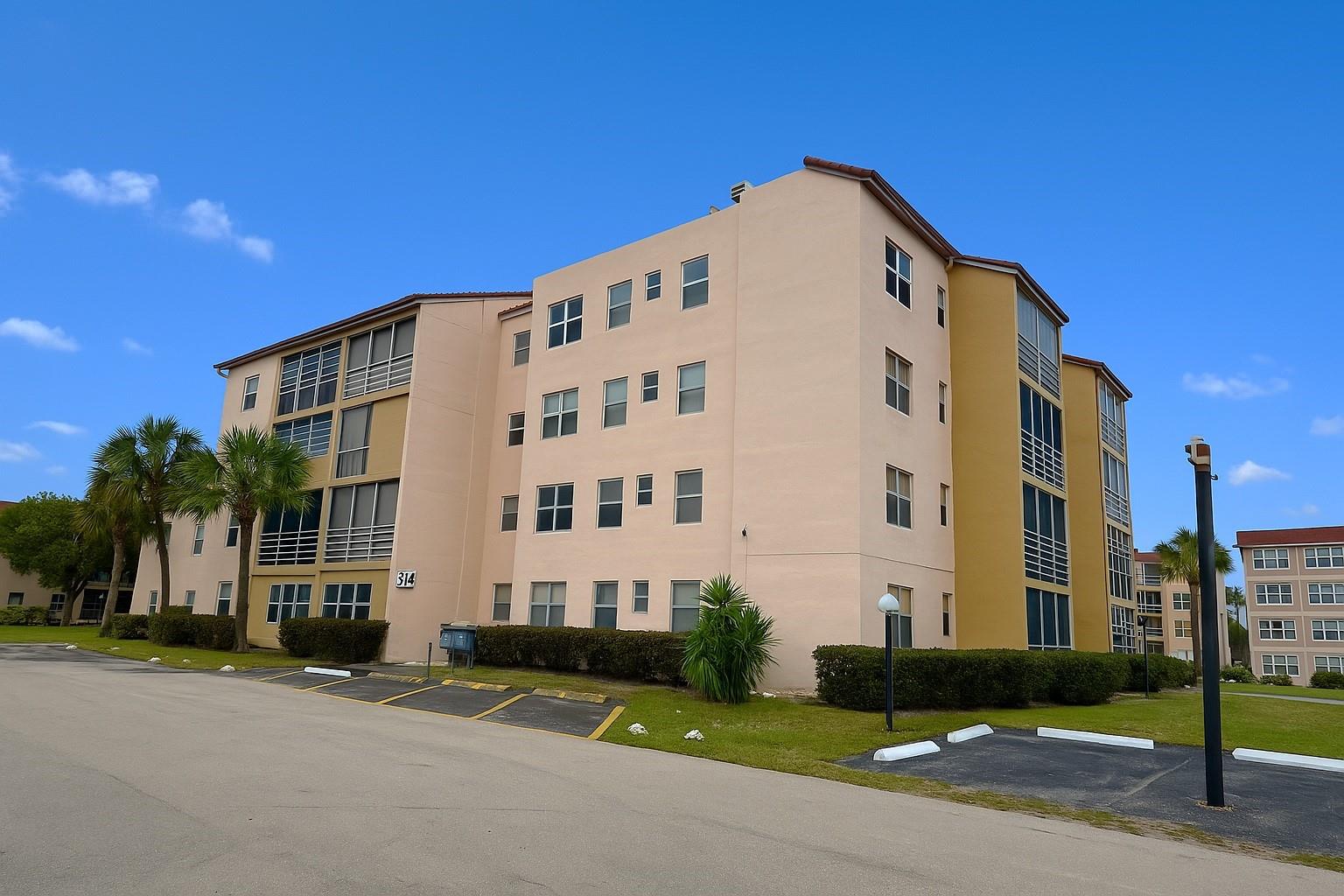 Homes for sale in Lauderdale Lakes, FL | 2811 Somerset Dr #206, Lauderdale Lakes, FL 33311 | MLS# F10520728