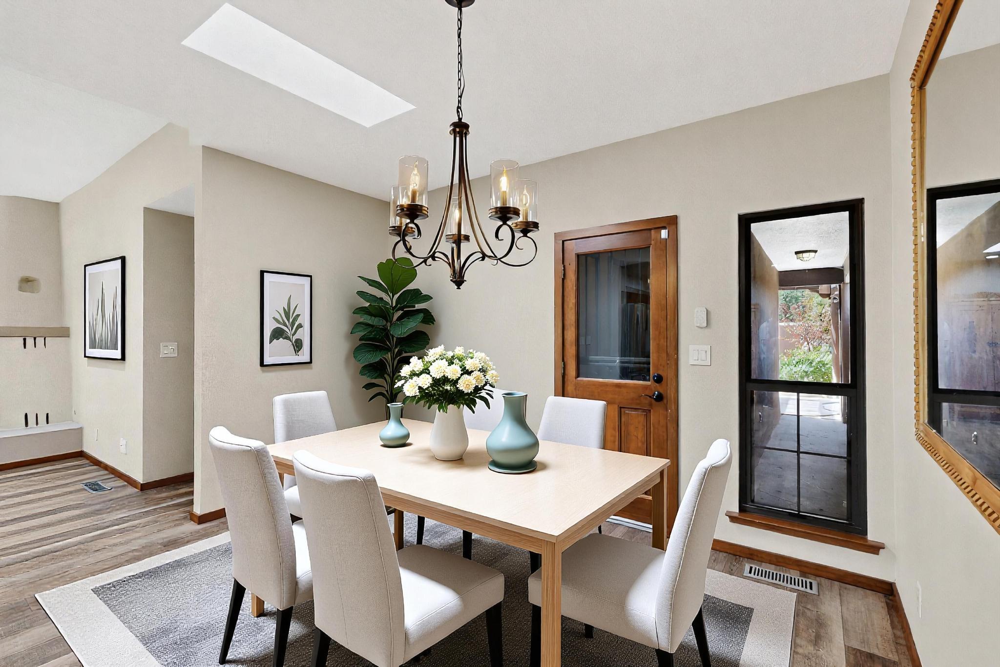 1 SANTA CLARA Trail Dining Room