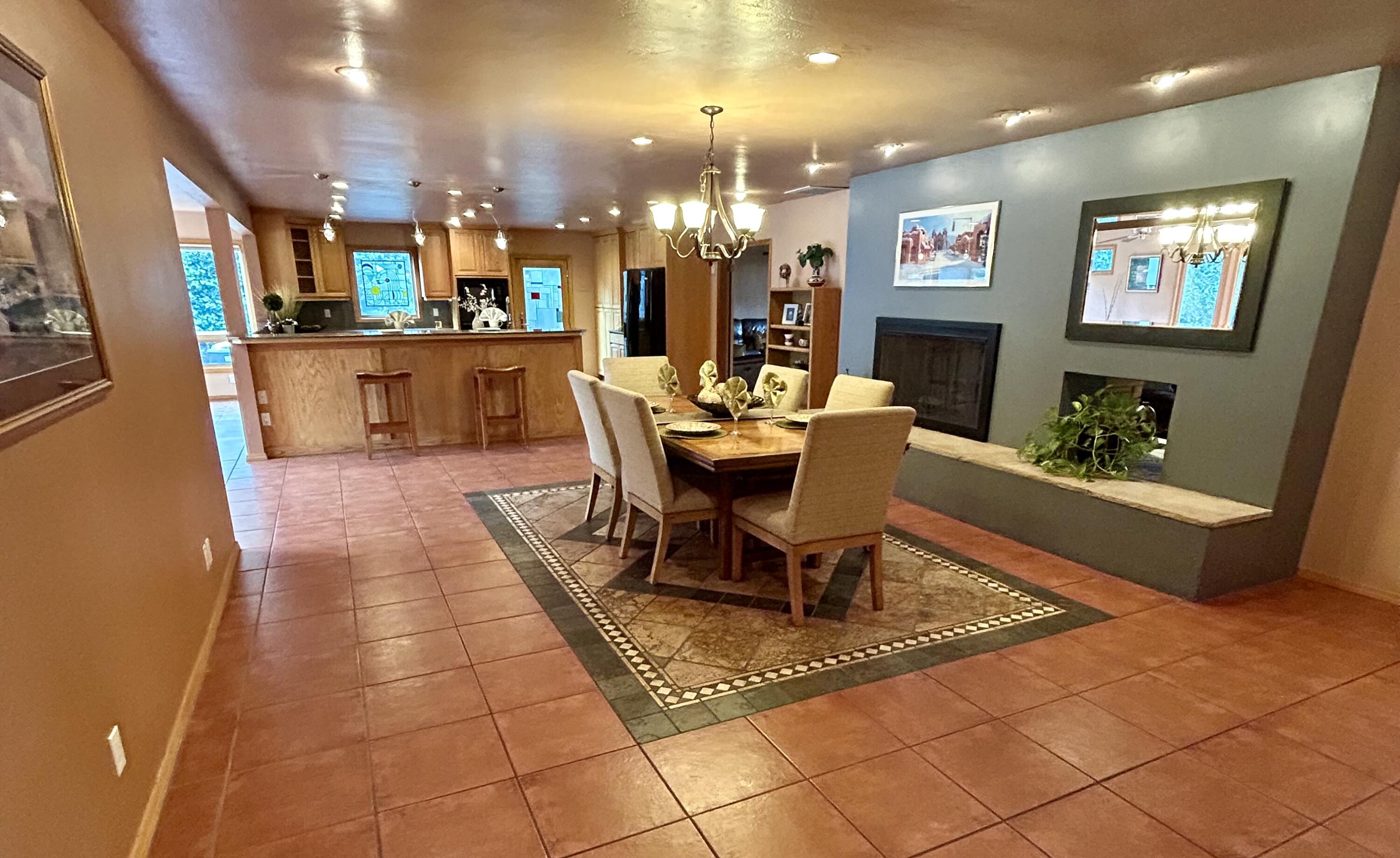 1306 WASHINGTON Street NE Dining Room