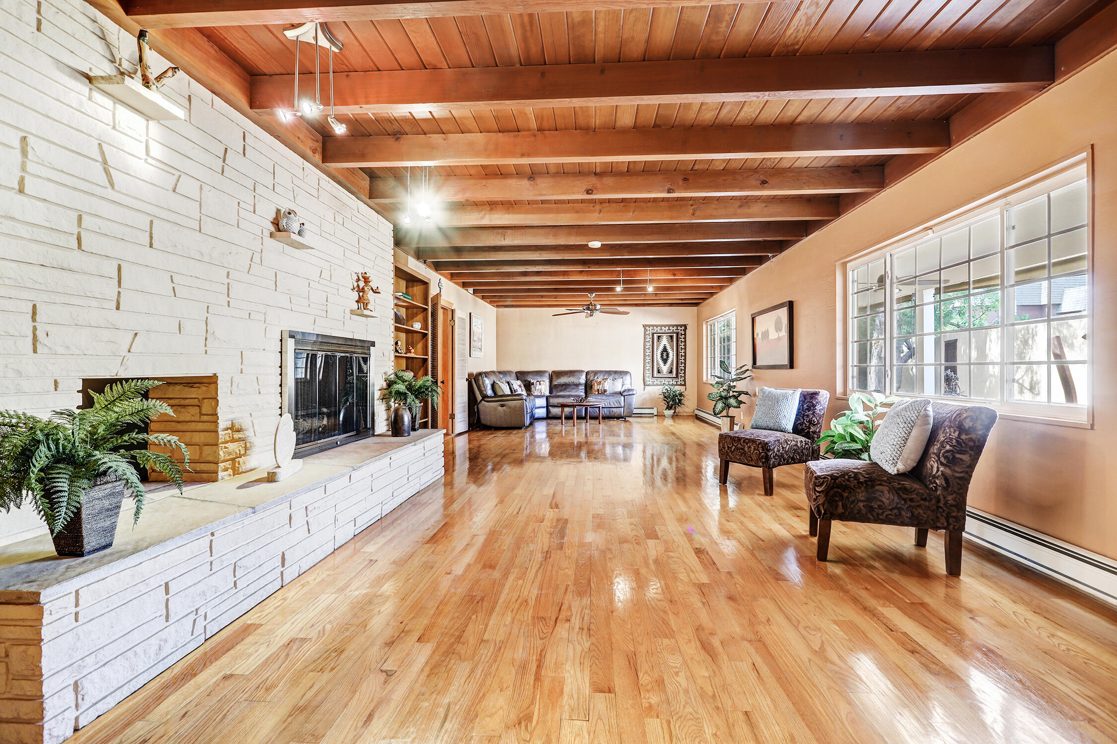 1306 WASHINGTON Street NE Living Room