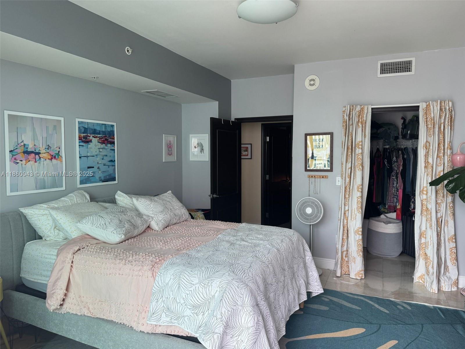 244 Biscayne Blvd #1807, Miami FL 33132