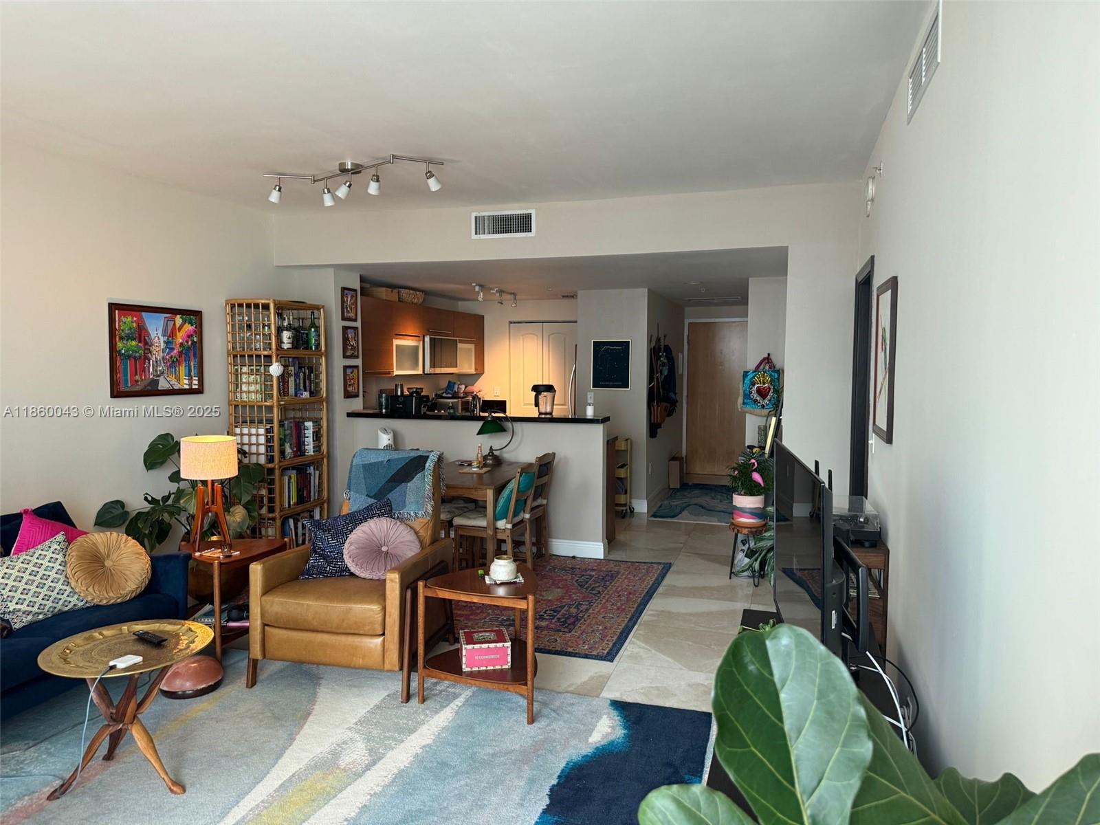 244 Biscayne Blvd #1807, Miami FL 33132