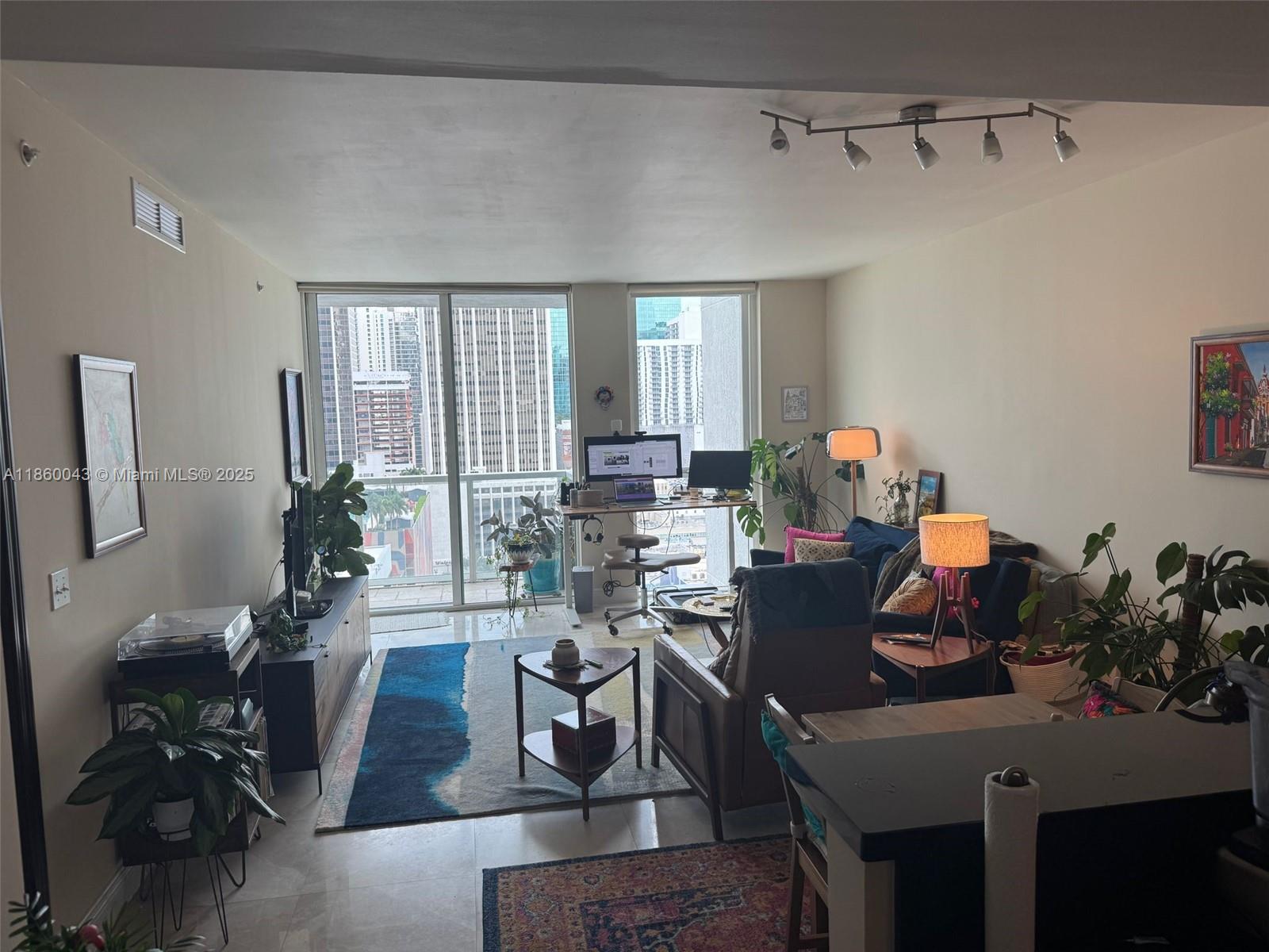 244 Biscayne Blvd #1807, Miami FL 33132
