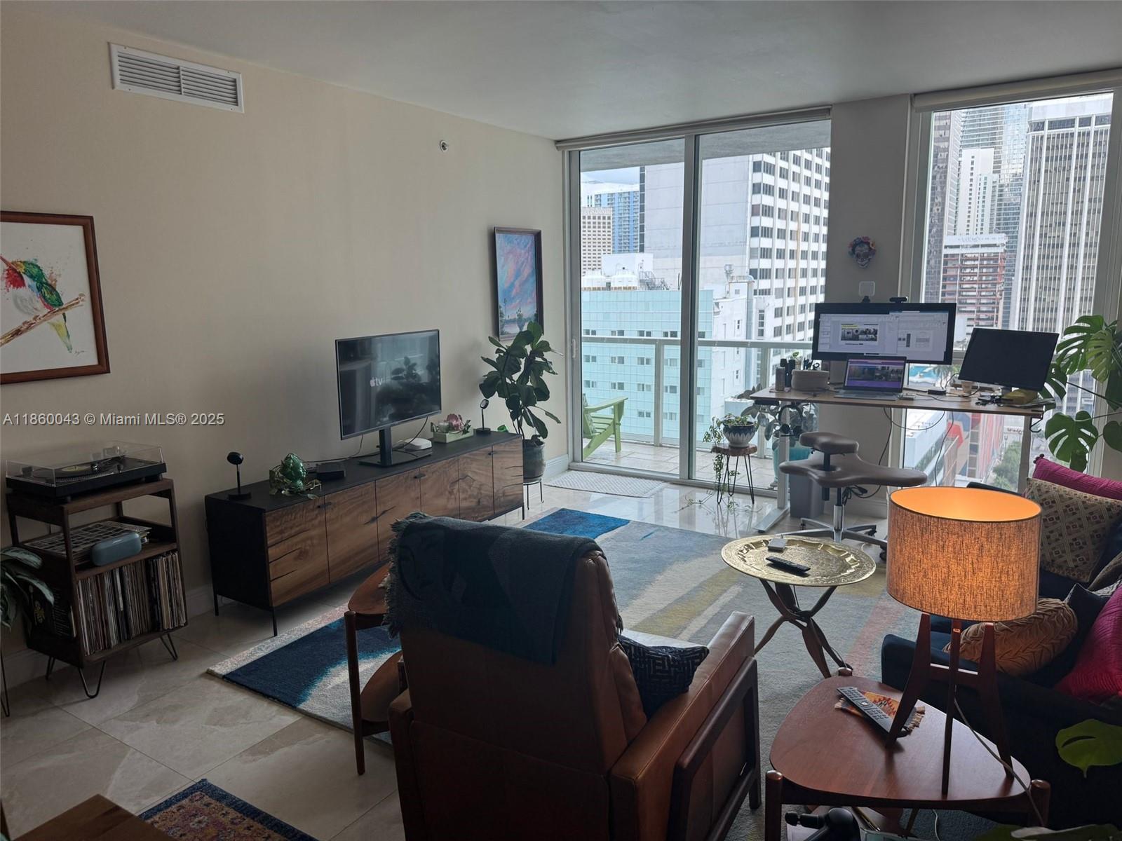 244 Biscayne Blvd #1807, Miami FL 33132