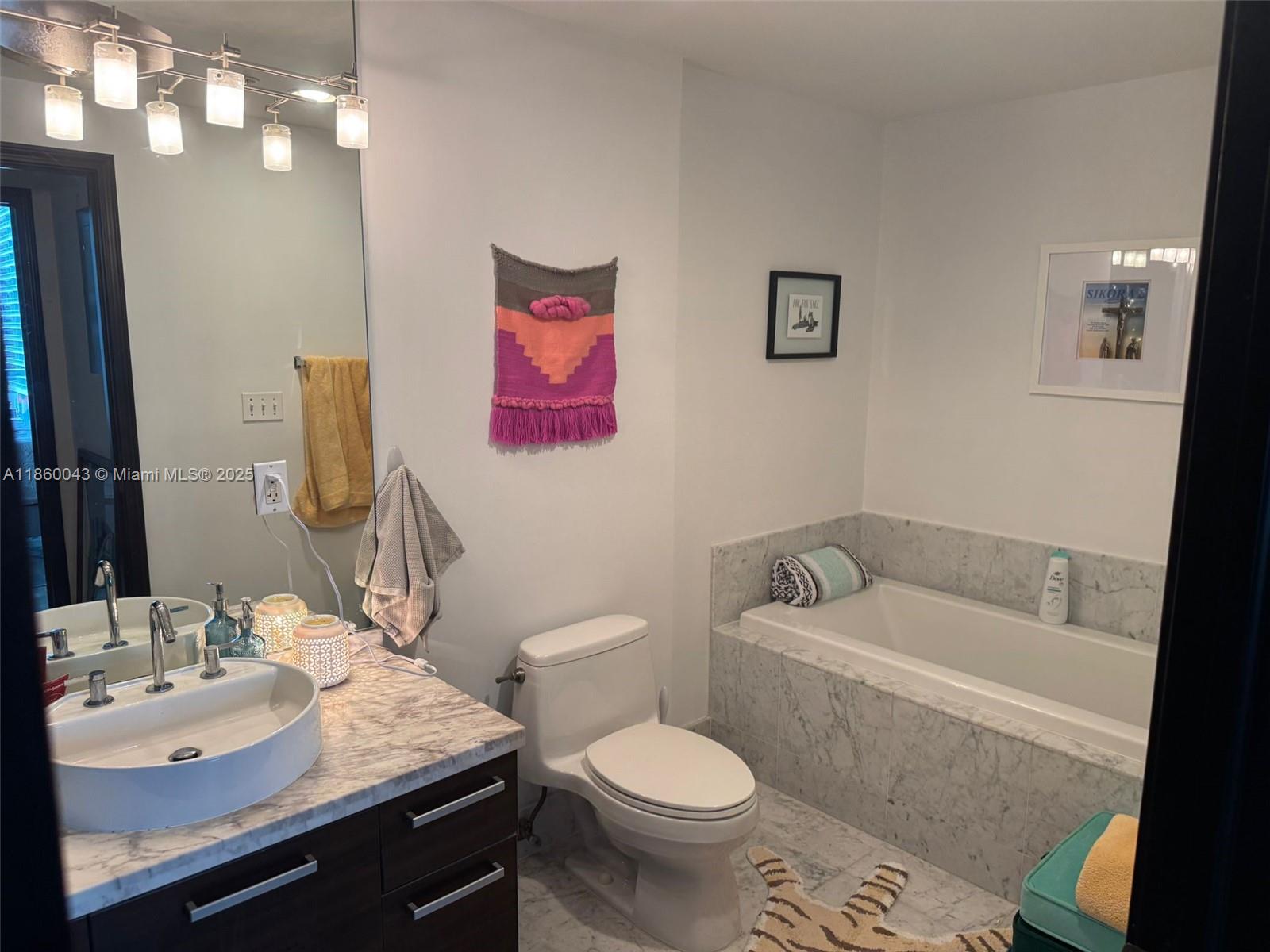 244 Biscayne Blvd #1807, Miami FL 33132