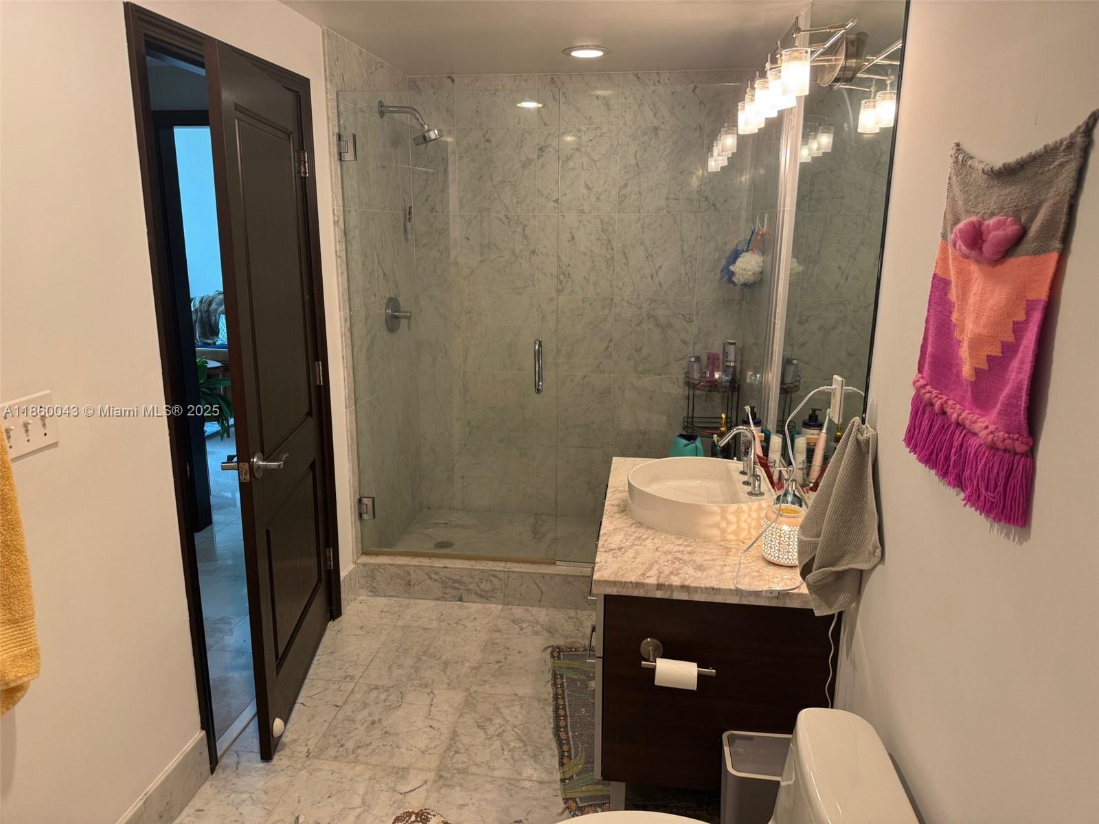 244 Biscayne Blvd #1807, Miami FL 33132
