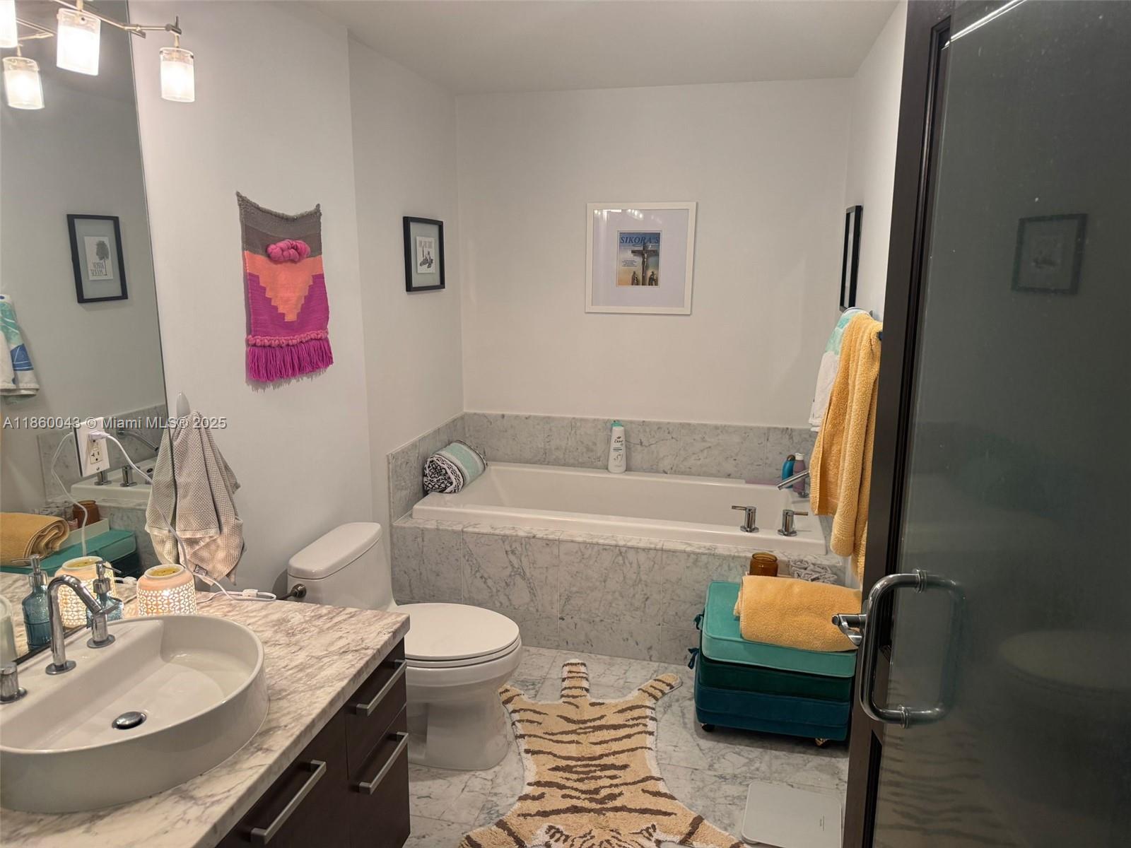 244 Biscayne Blvd #1807, Miami FL 33132