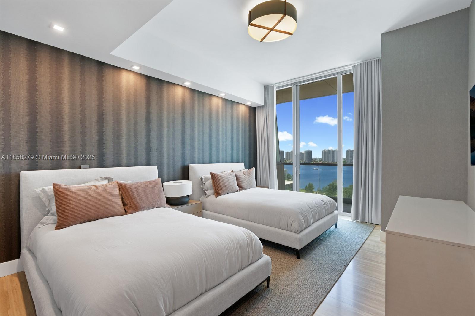 18501 Collins Ave 1401/02