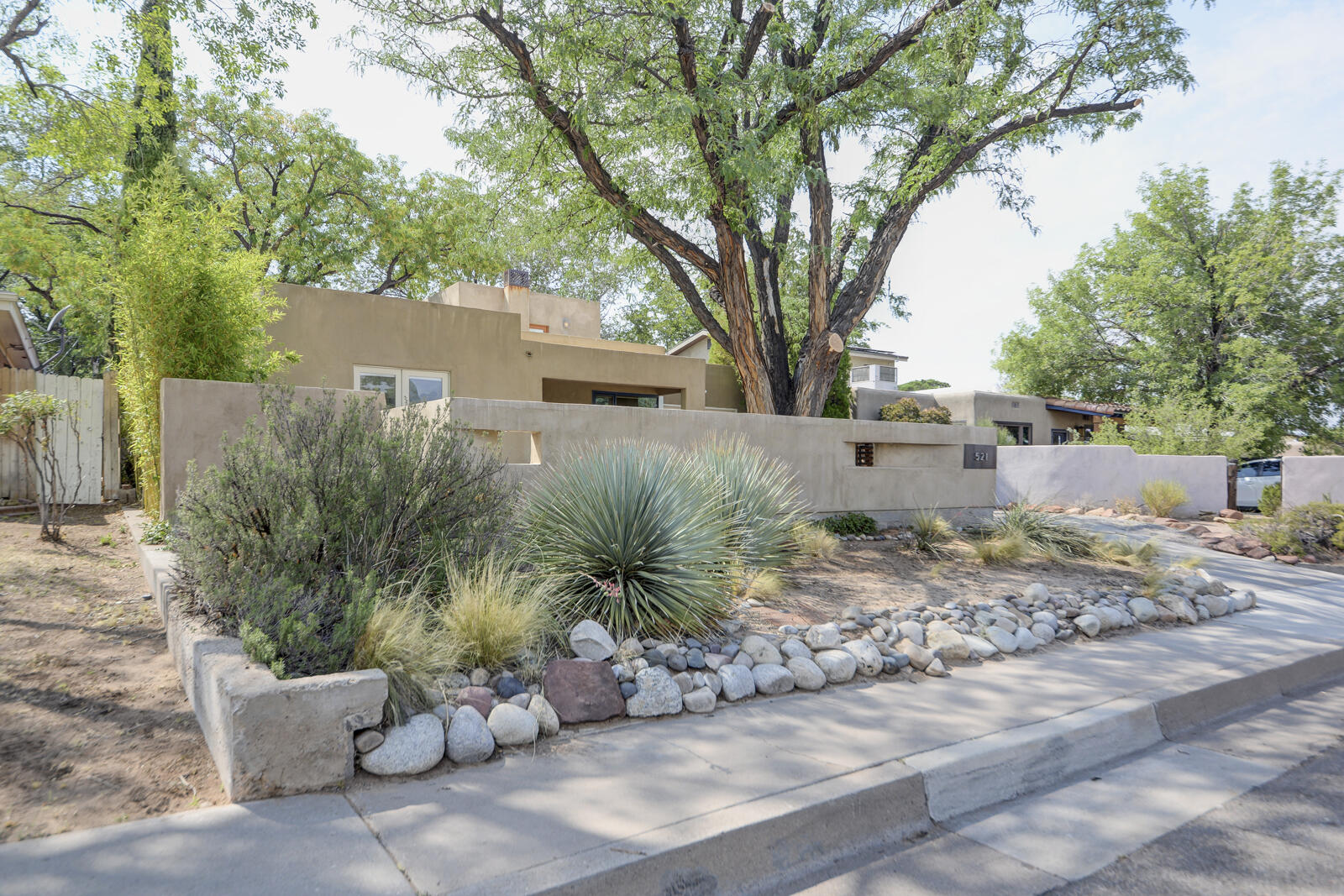 521 GRACELAND Drive, Albuquerque NM 87108