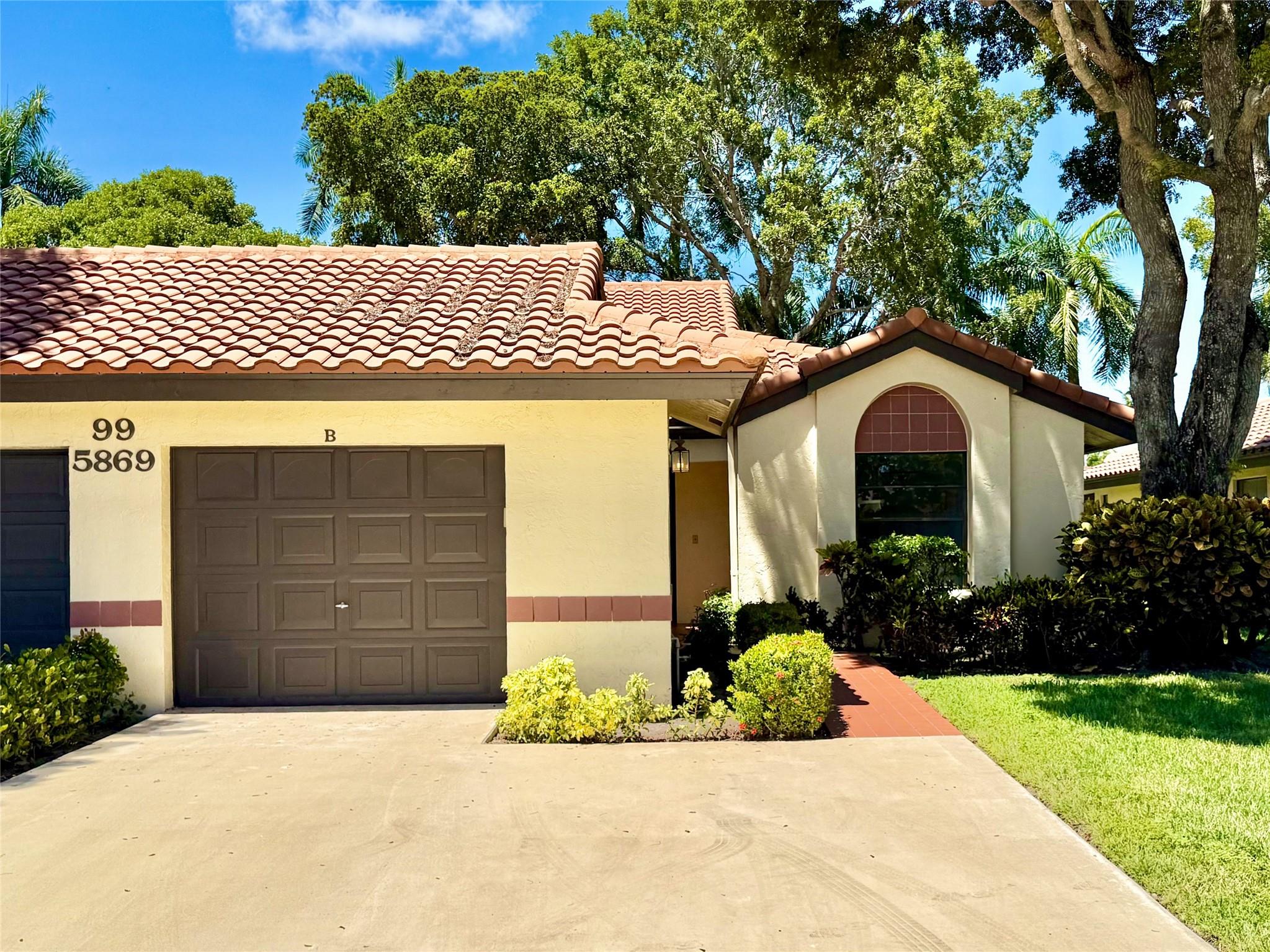 5869 Sunswept Ln B