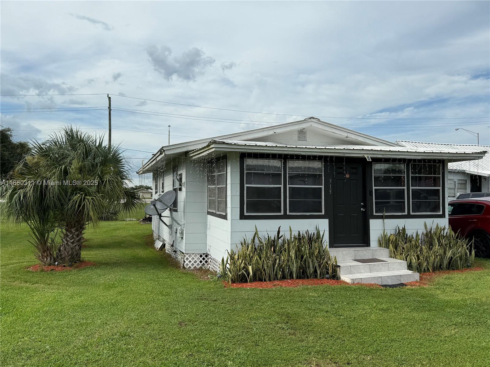 Homes for sale in Moore Haven, FL | 315 Avenue J, Moore Haven, FL 33471 | MLS# A11860311