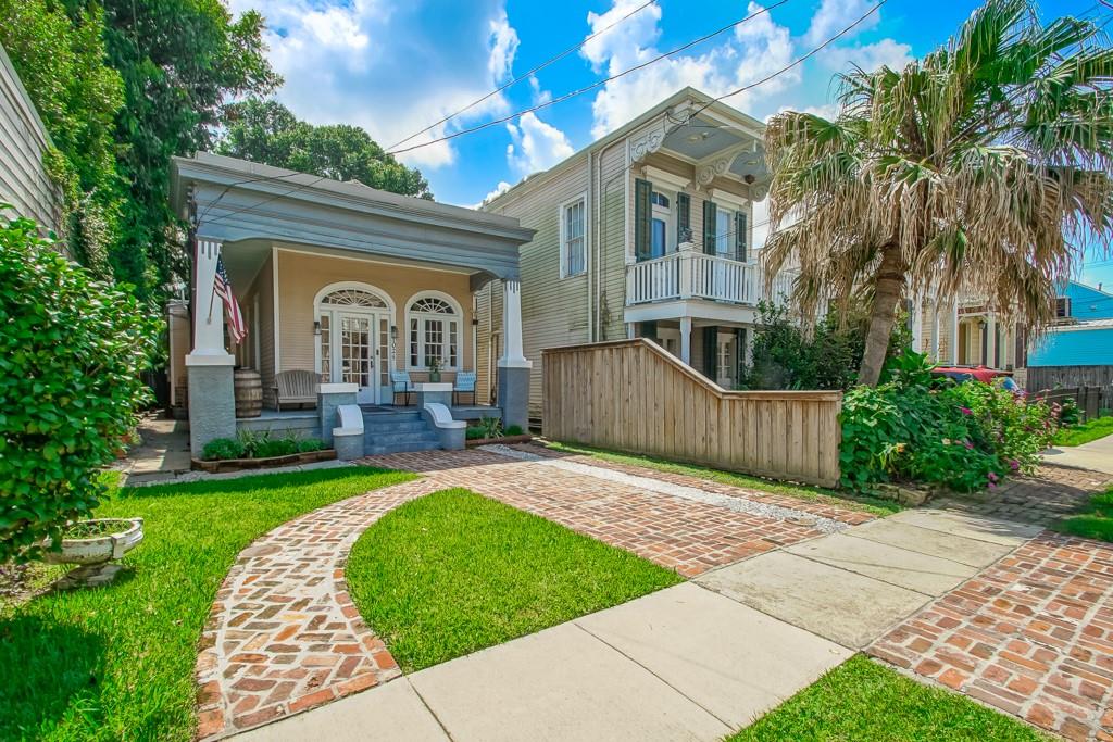 Homes for sale in New Orleans, LA | 1025 General Pershing St, New Orleans, LA 70115 | MLS# 2517301