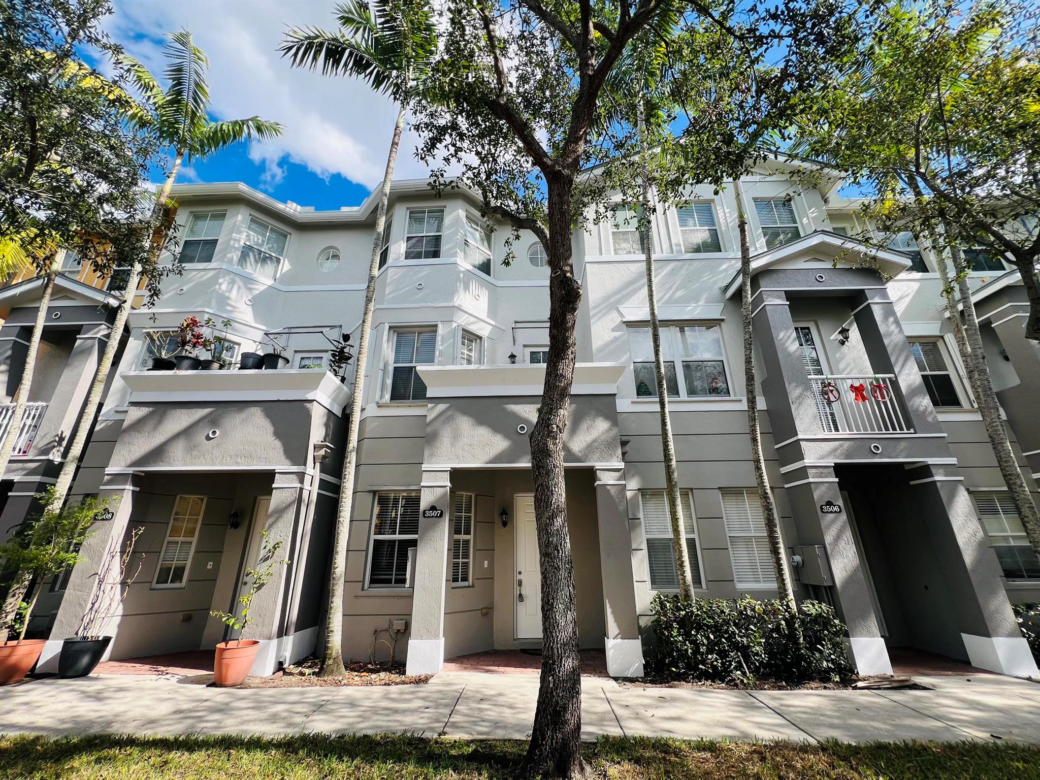 Shoma Townhomes At Royal