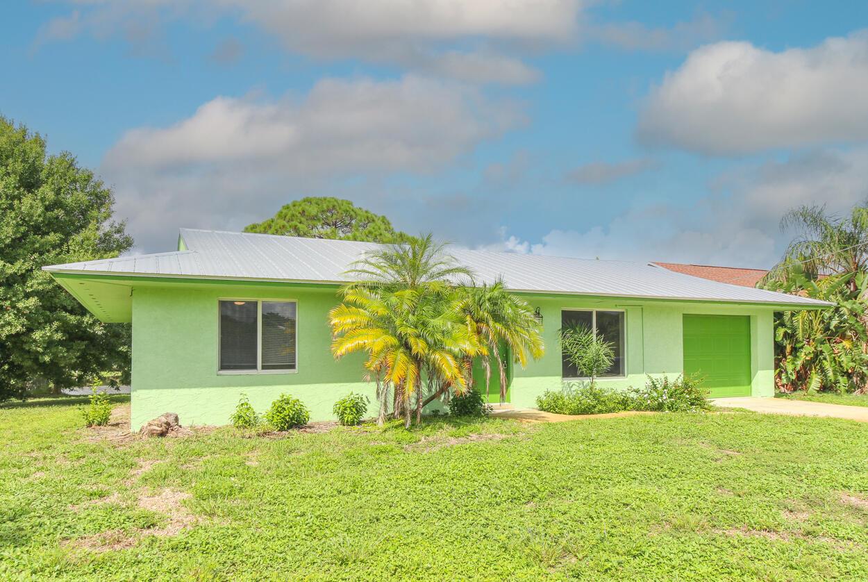 Homes for sale in Jensen Beach, FL | 431 Ne Julia Court, Jensen Beach, FL 34957 | MLS# R11116675