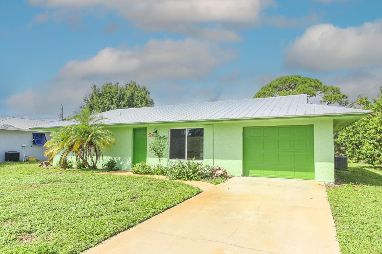 Homes for sale in Jensen Beach, FL | 431 Ne Julia Court, Jensen Beach, FL 34957 | MLS# R11116675