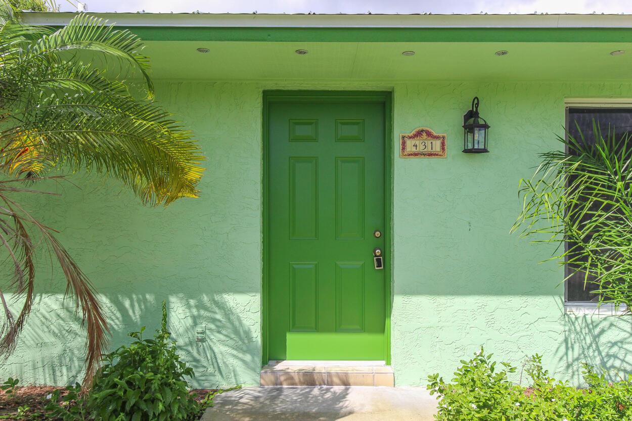 Homes for sale in Jensen Beach, FL | 431 Ne Julia Court, Jensen Beach, FL 34957 | MLS# R11116675