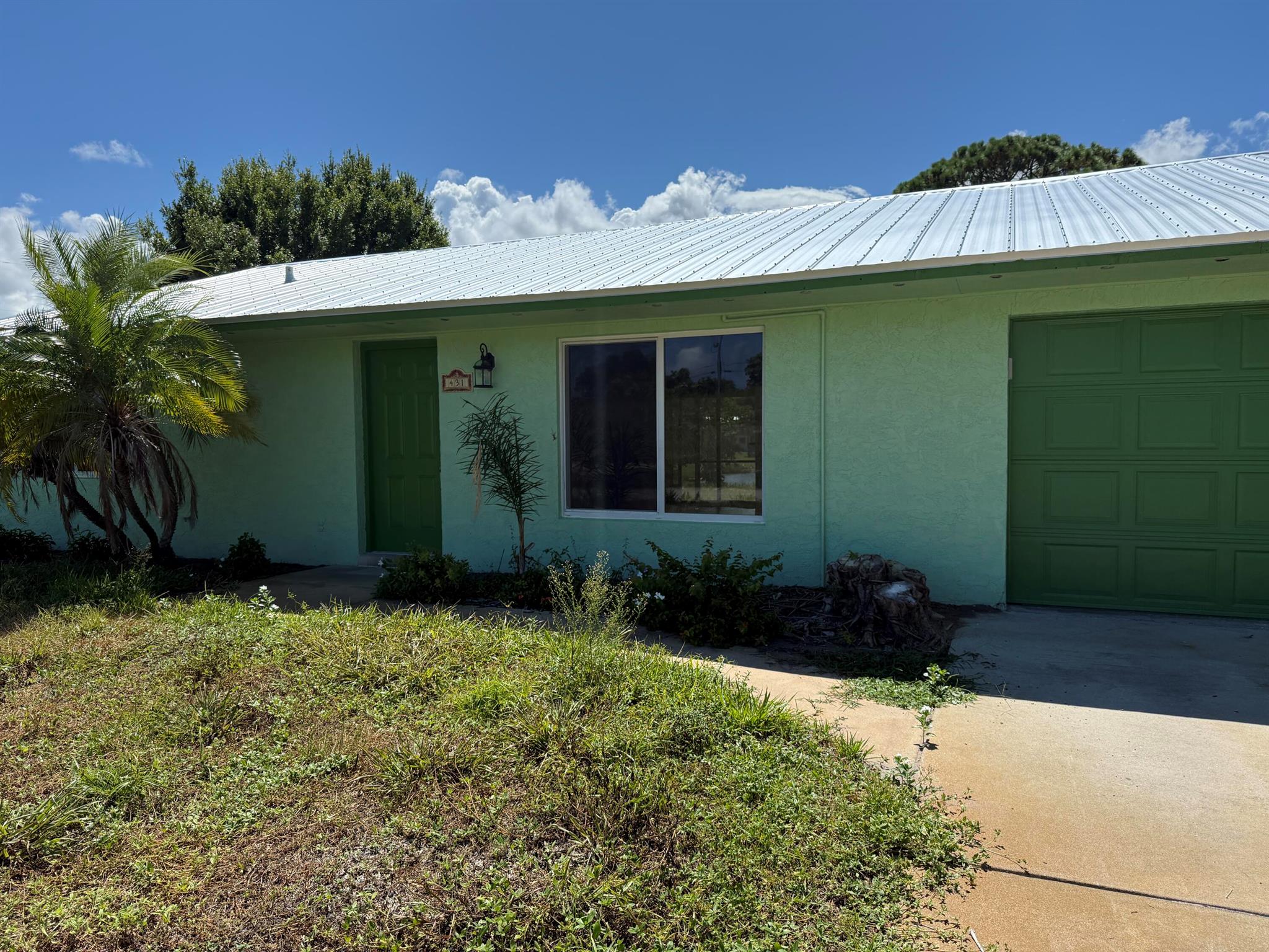 Homes for sale in Jensen Beach, FL | 431 Ne Julia Court, Jensen Beach, FL 34957 | MLS# R11116675