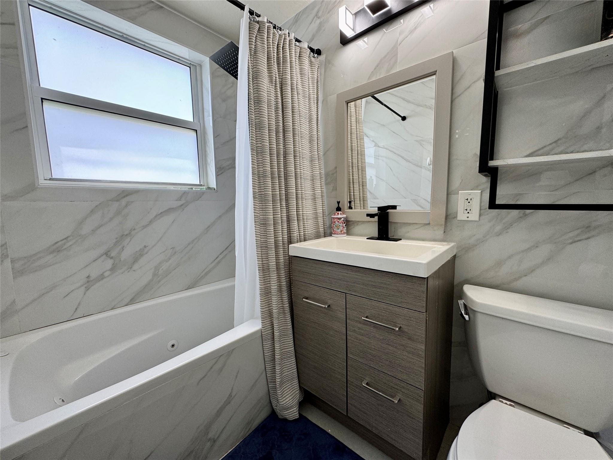 Upstairs Primary Bathroom