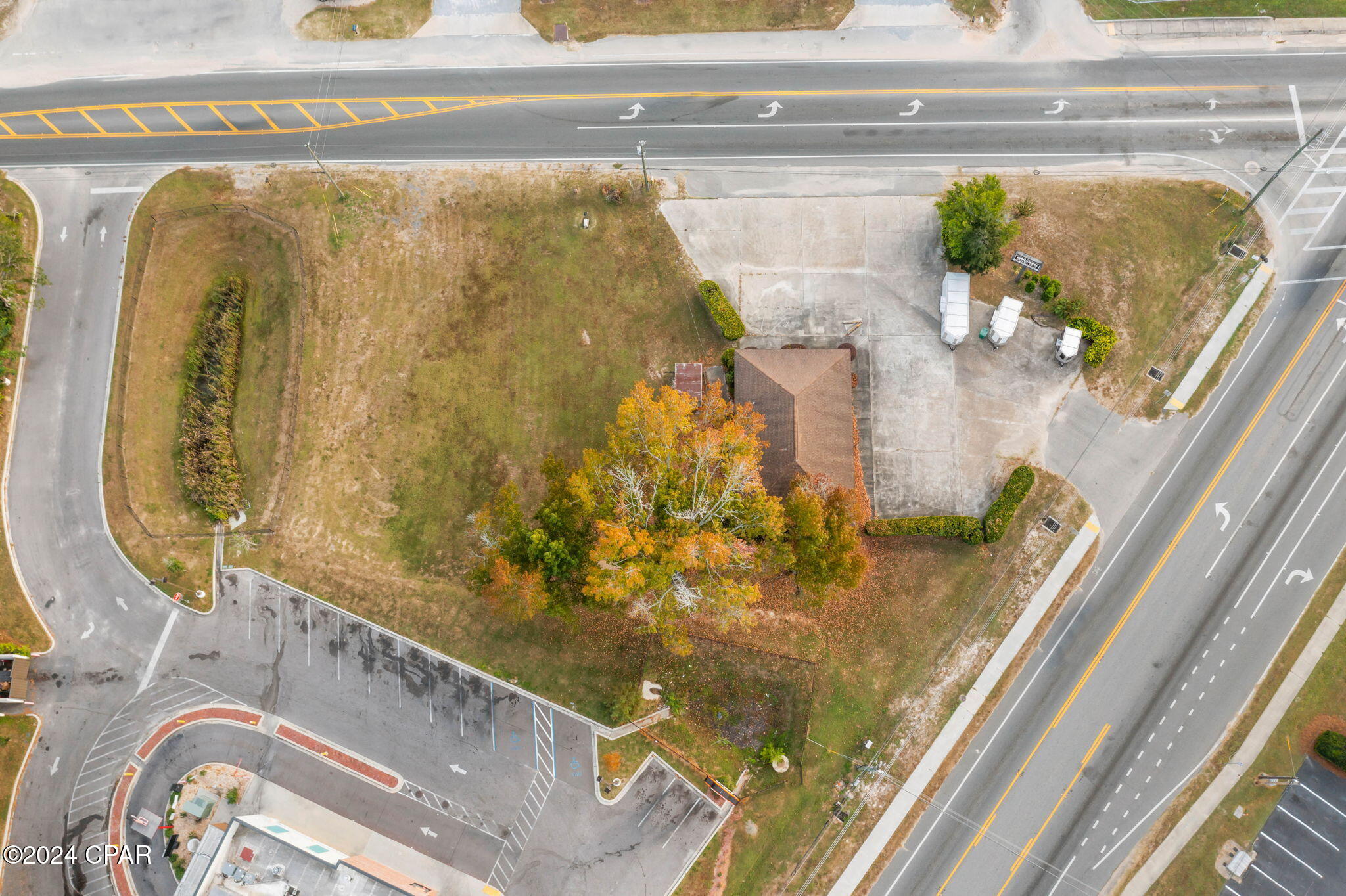 Listing photo id 18 for 1259 Main Street