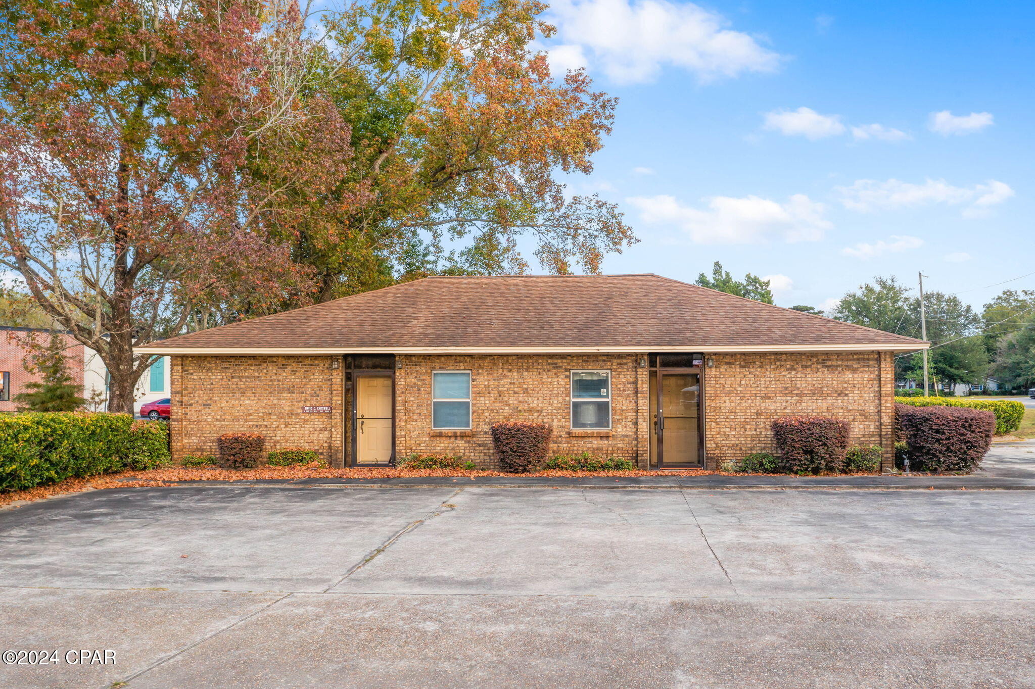 Listing photo id 2 for 1259 Main Street