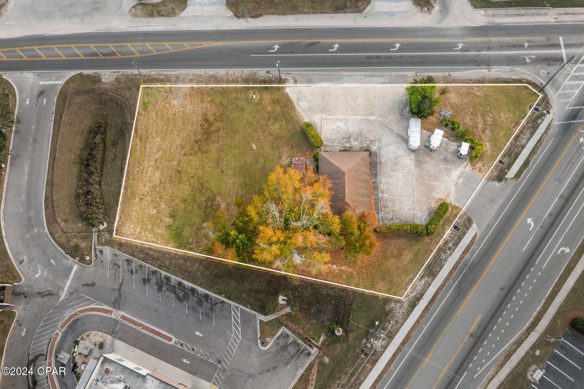 Listing photo id 20 for 1259 Main Street