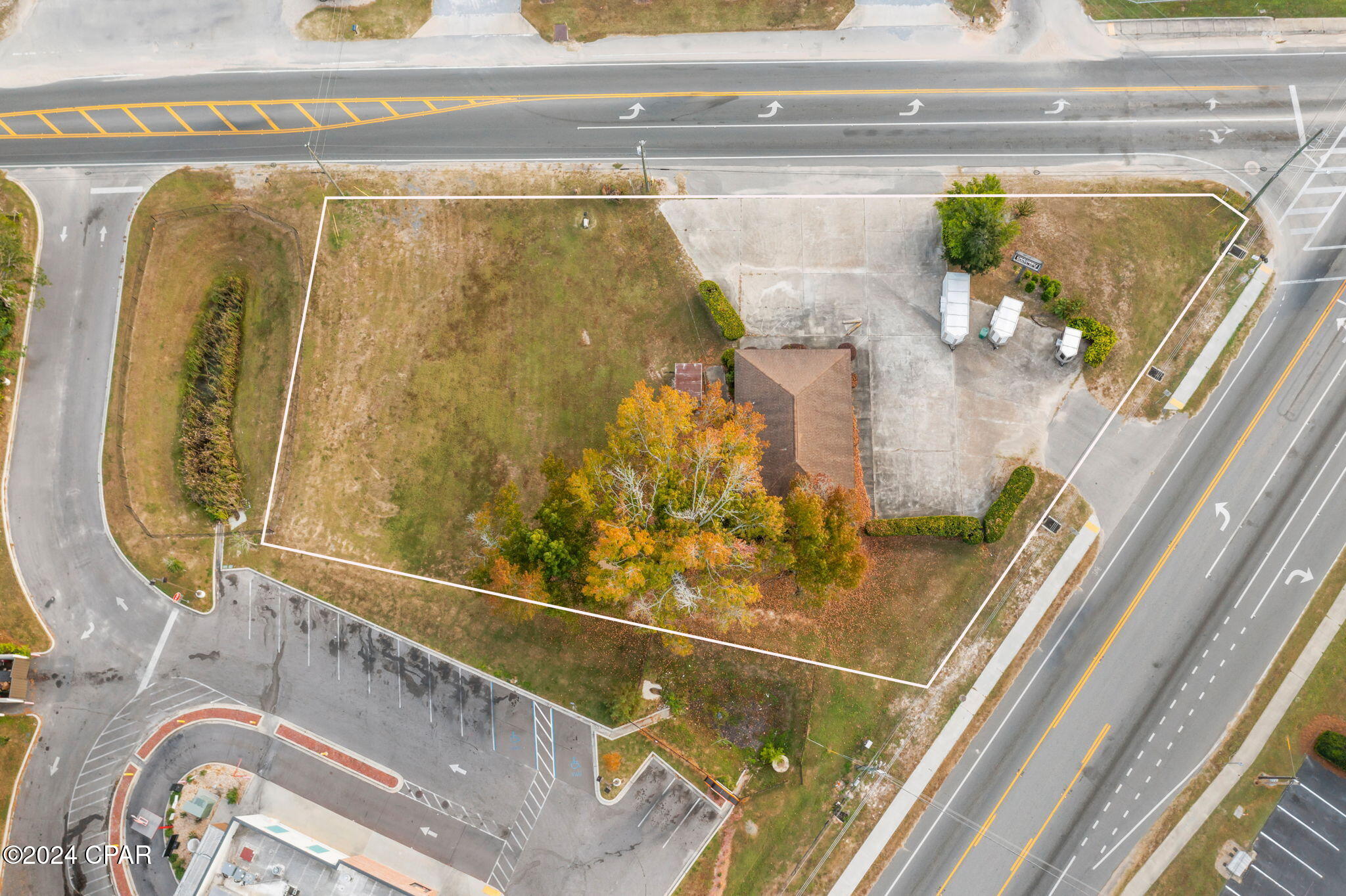 Listing photo id 6 for 1259 Main Street