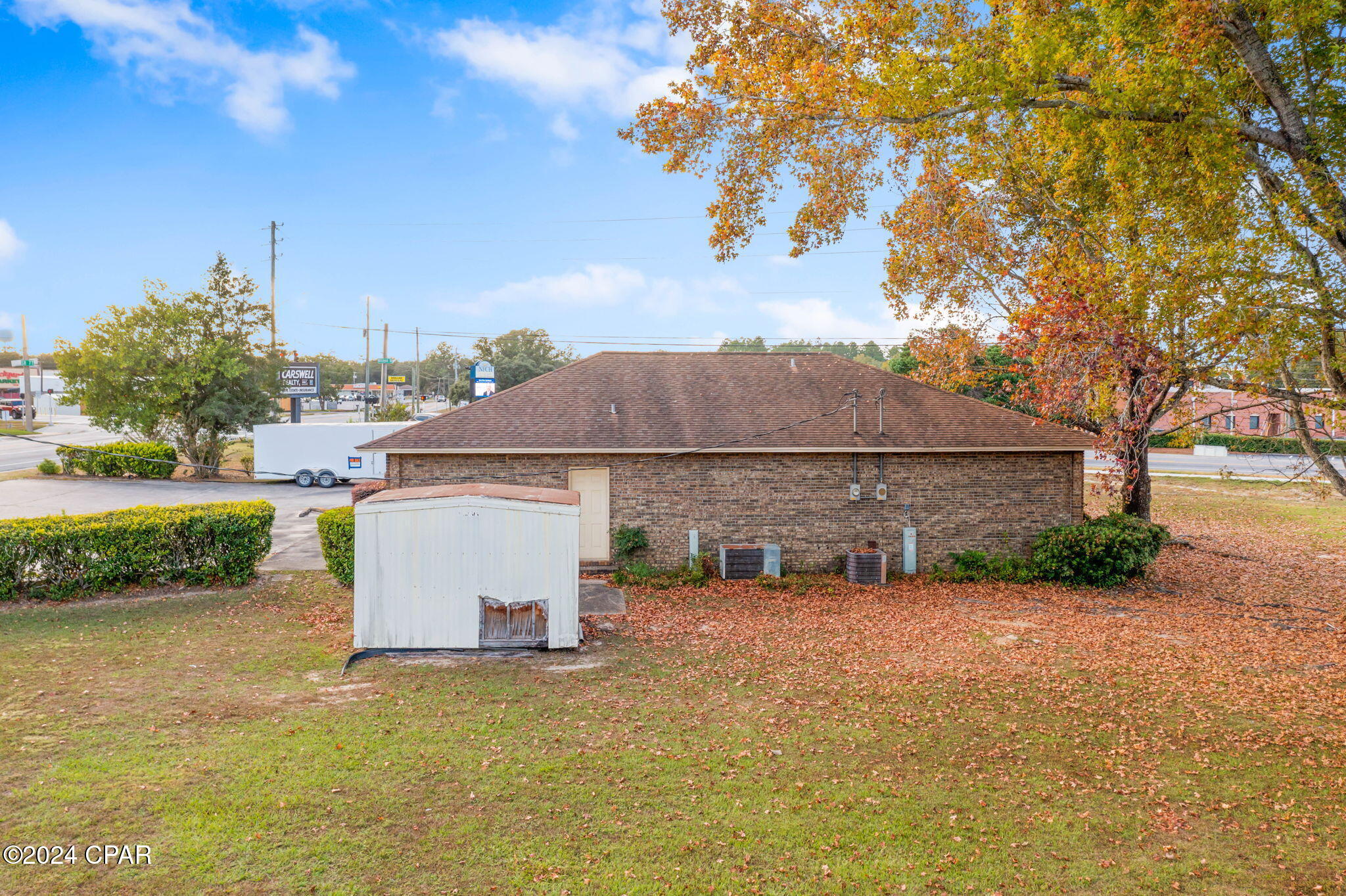 Listing photo id 8 for 1259 Main Street