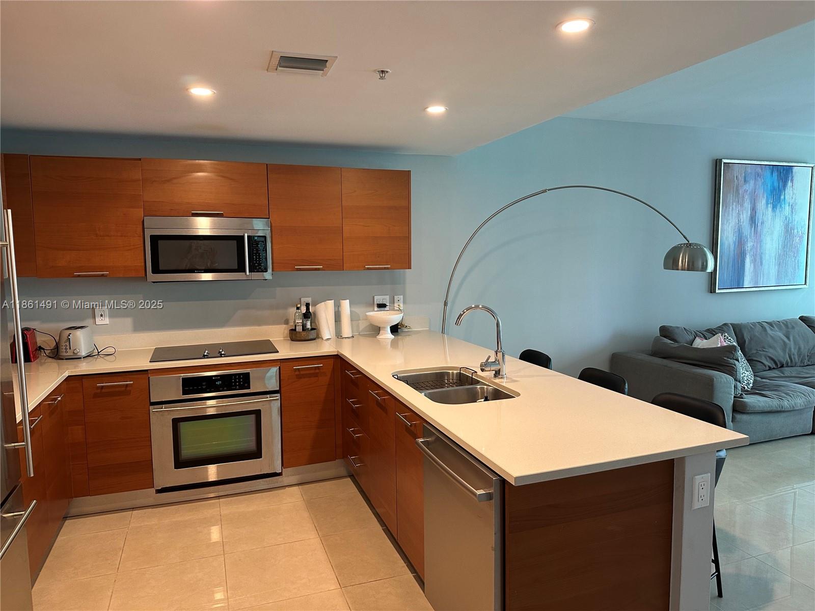 Apartamento para Alugar em Miami, FL