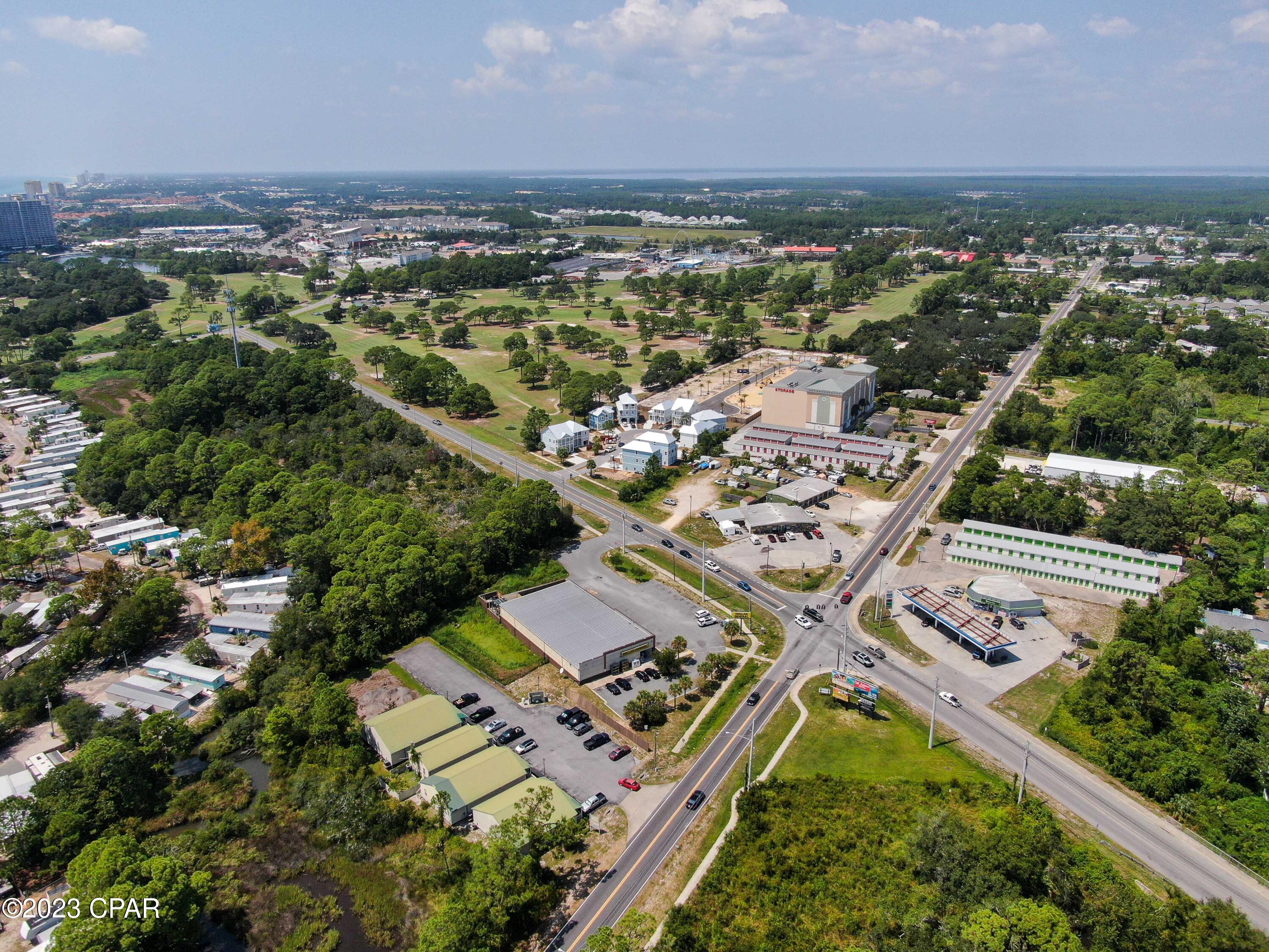 Listing photo id 7 for 9129 Lagoon Drive