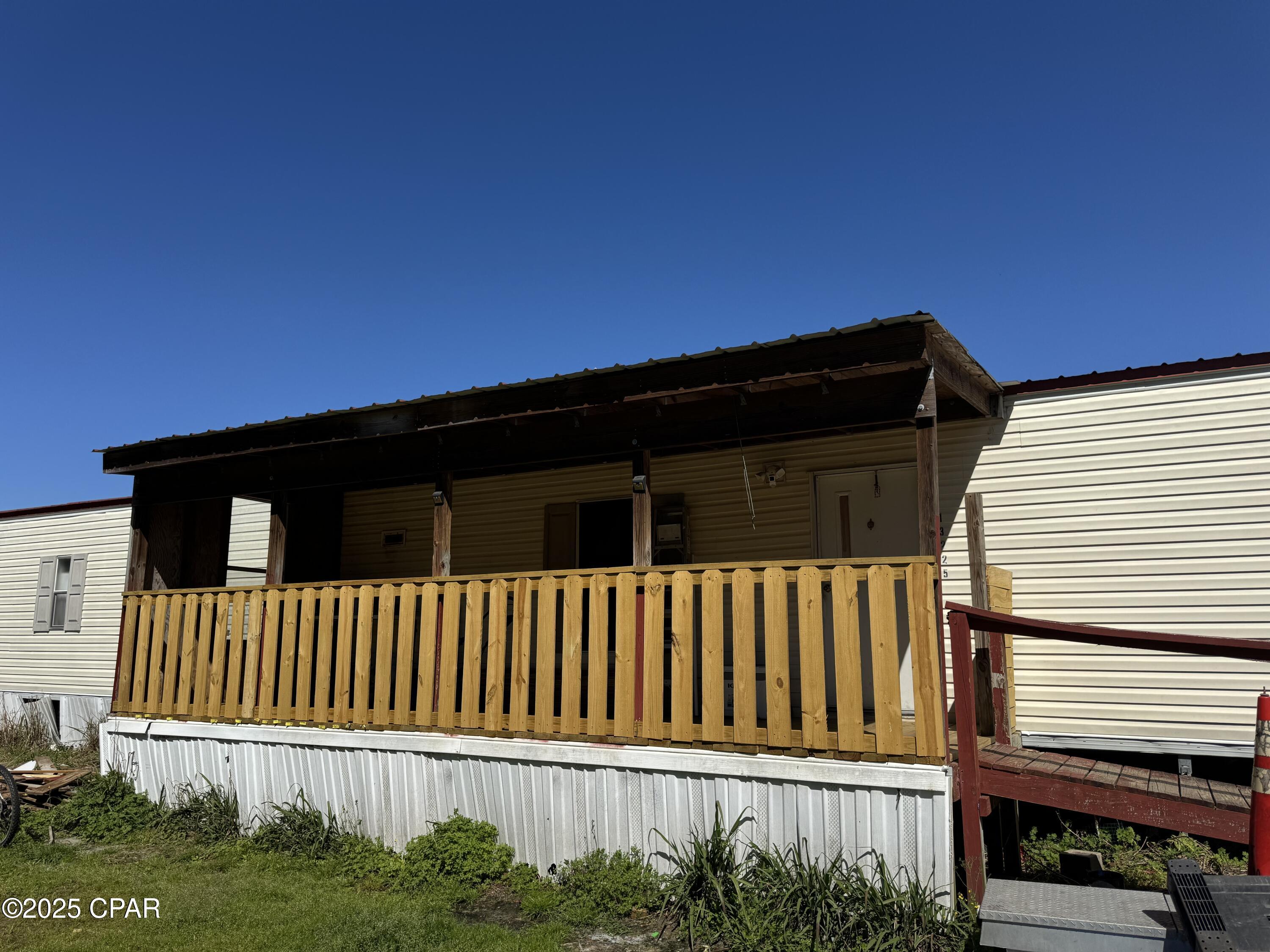 Listing photo id 2 for 13225 Leisure Lane