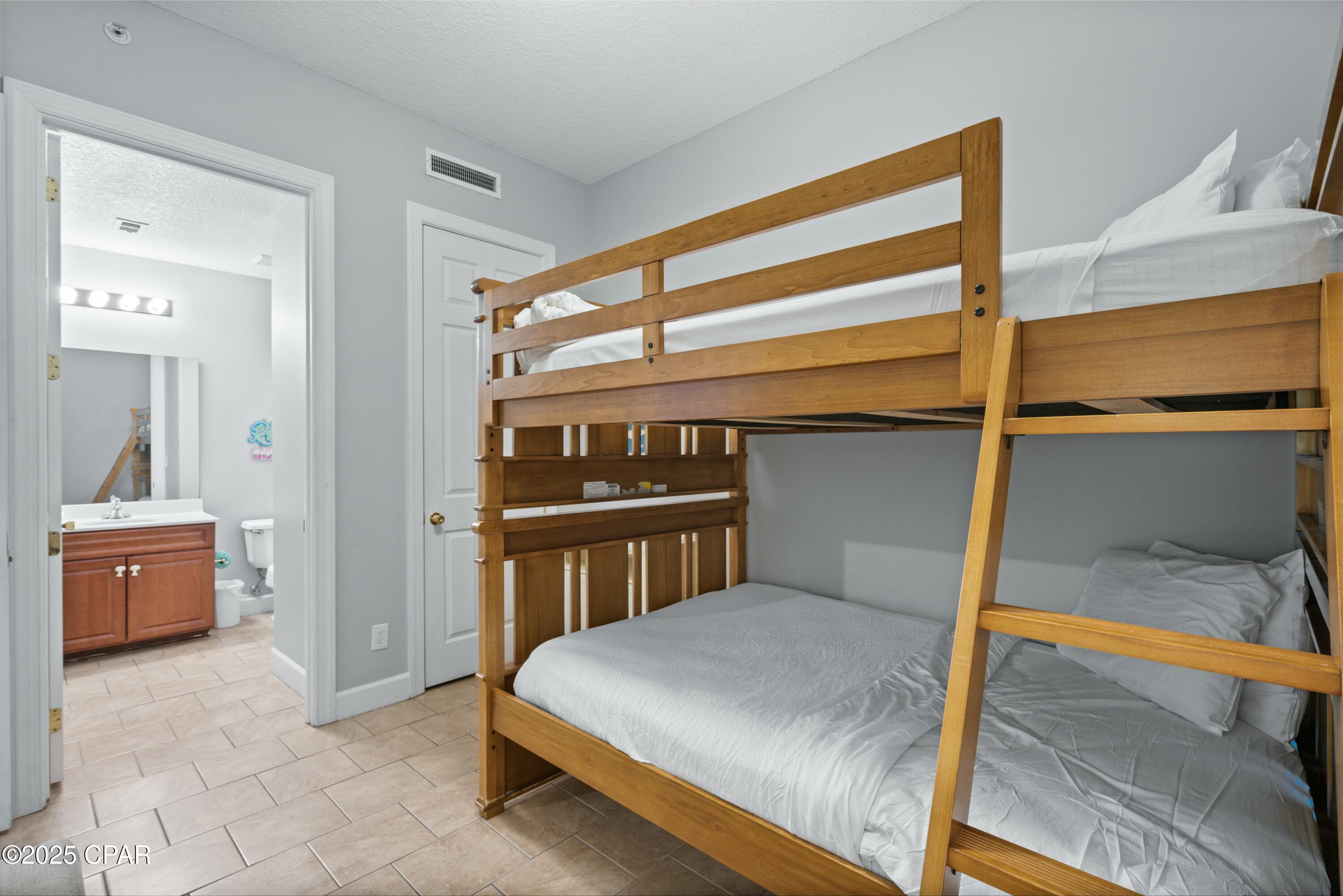 Image 34 For 10611 Front Beach Road 2001