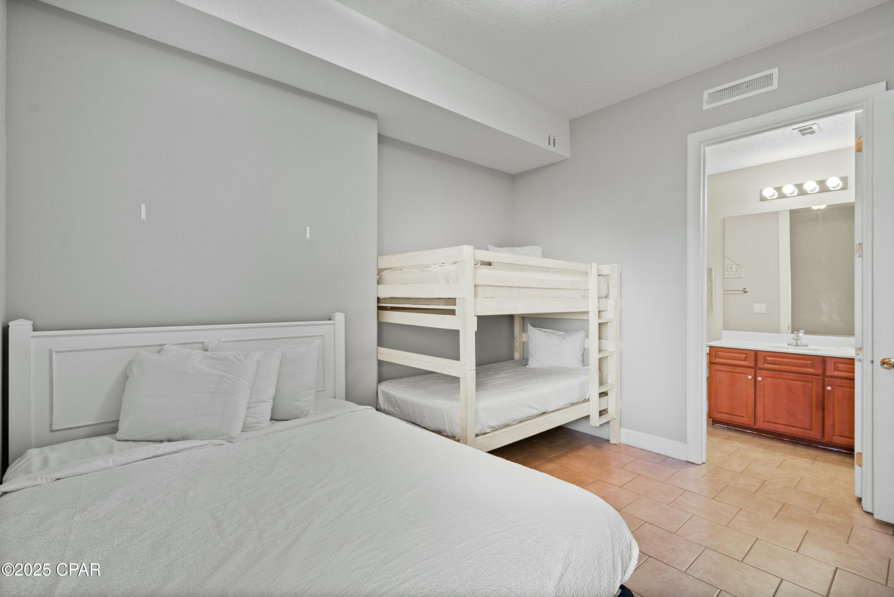 Image 37 For 10611 Front Beach Road 2001