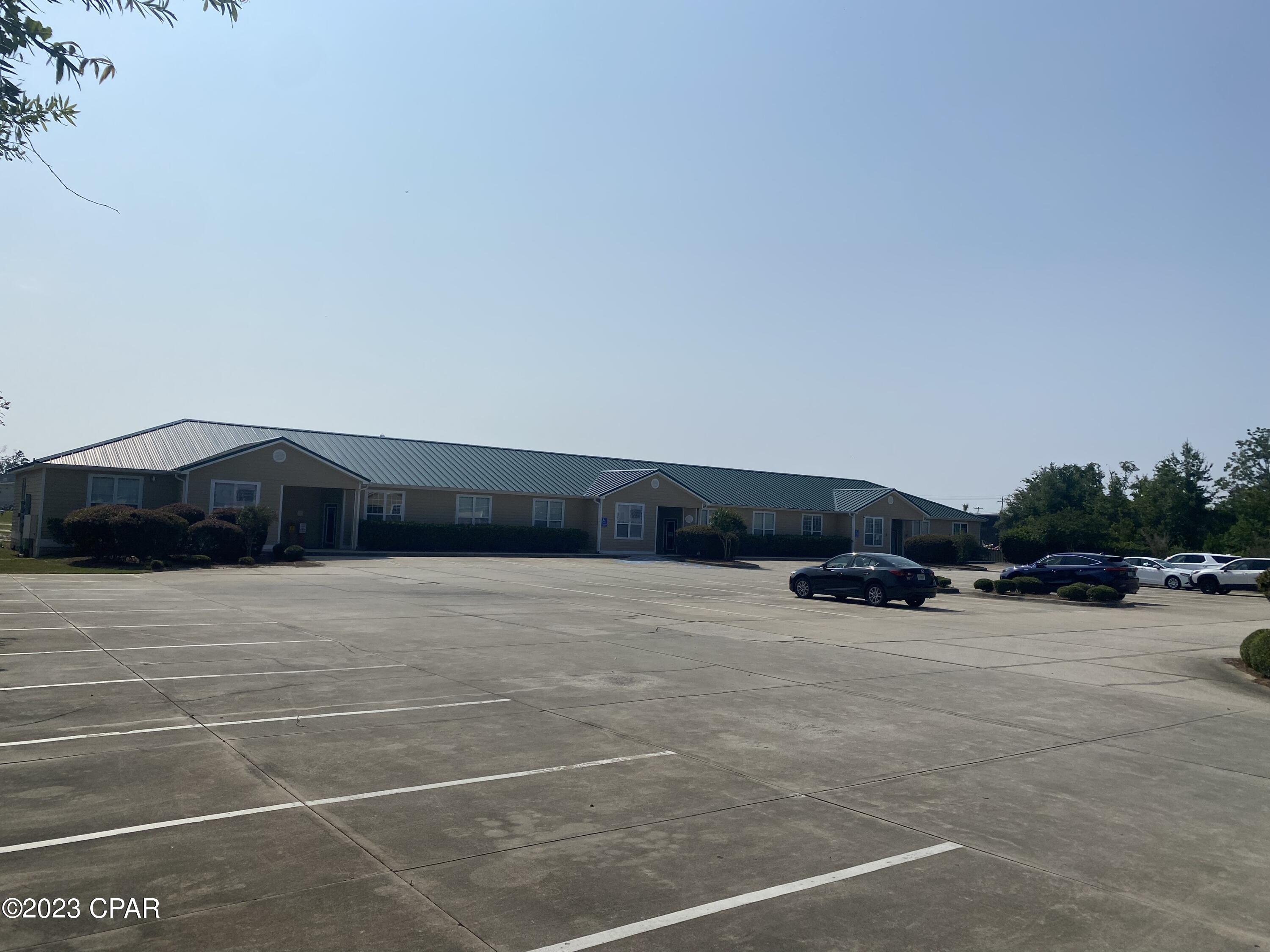 Listing photo id 3 for 2420 Jenks Avenue Avenue