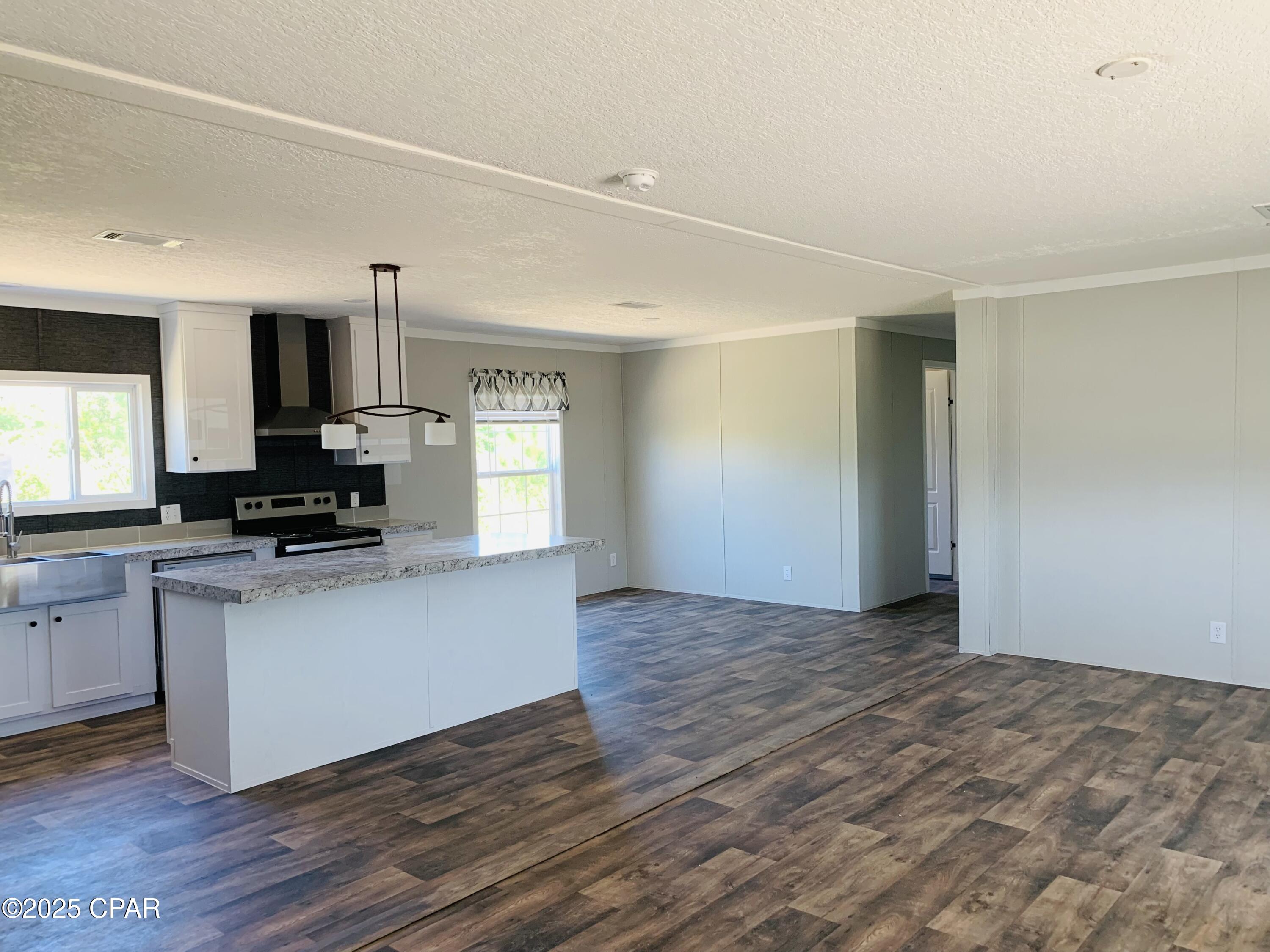 Listing photo id 15 for 333 Star Avenue