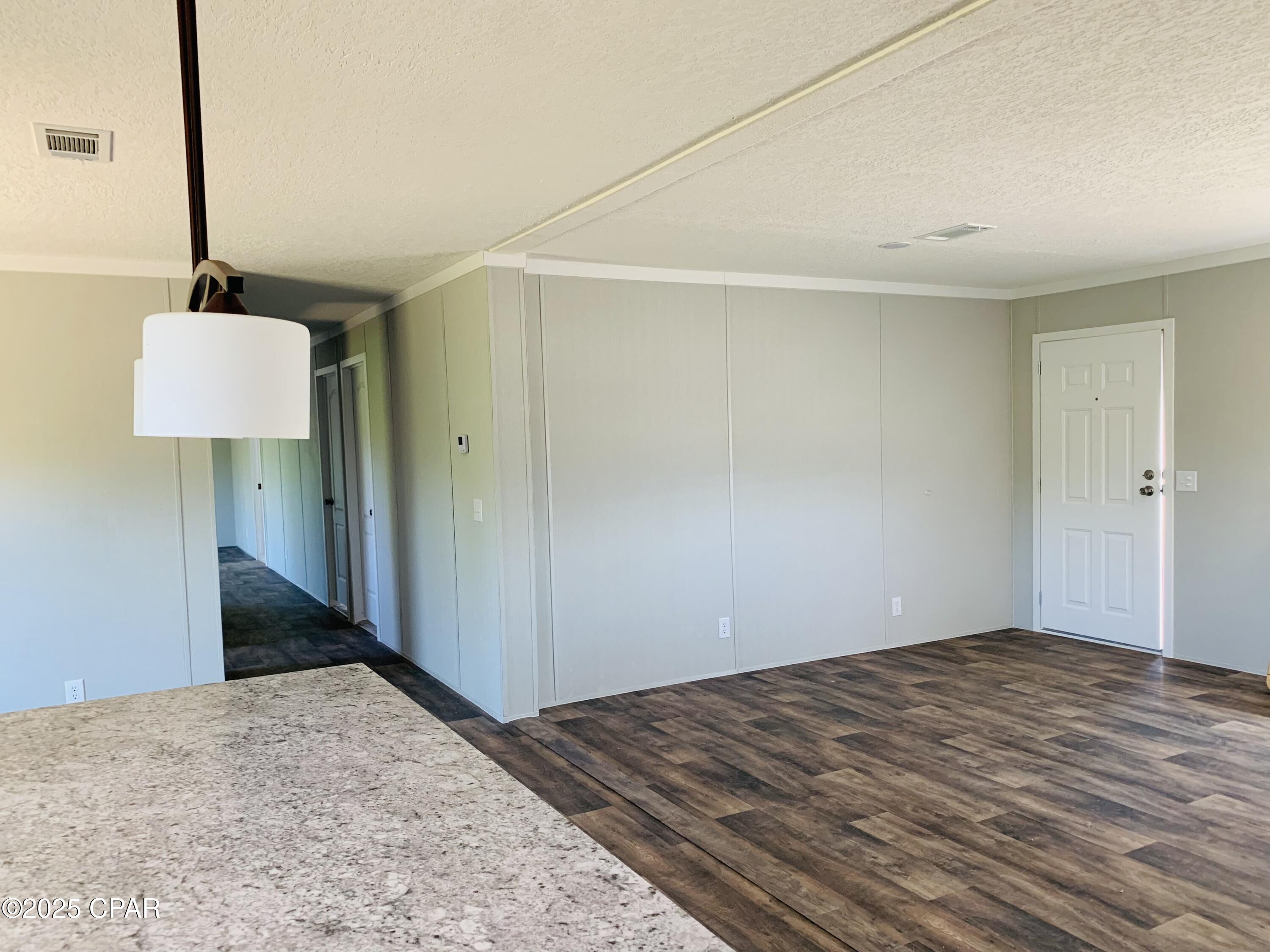 Listing photo id 18 for 333 Star Avenue