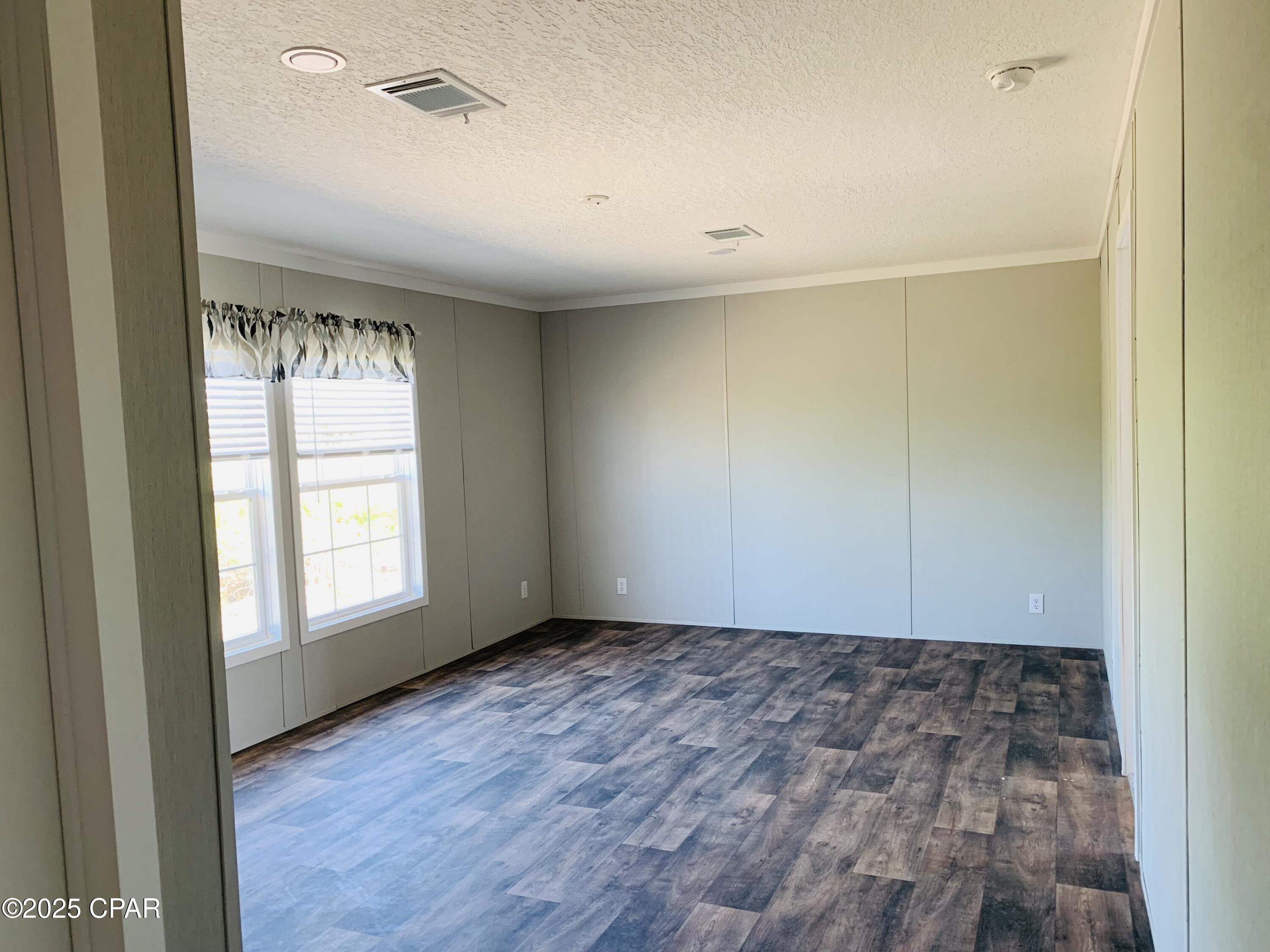 Listing photo id 20 for 333 Star Avenue