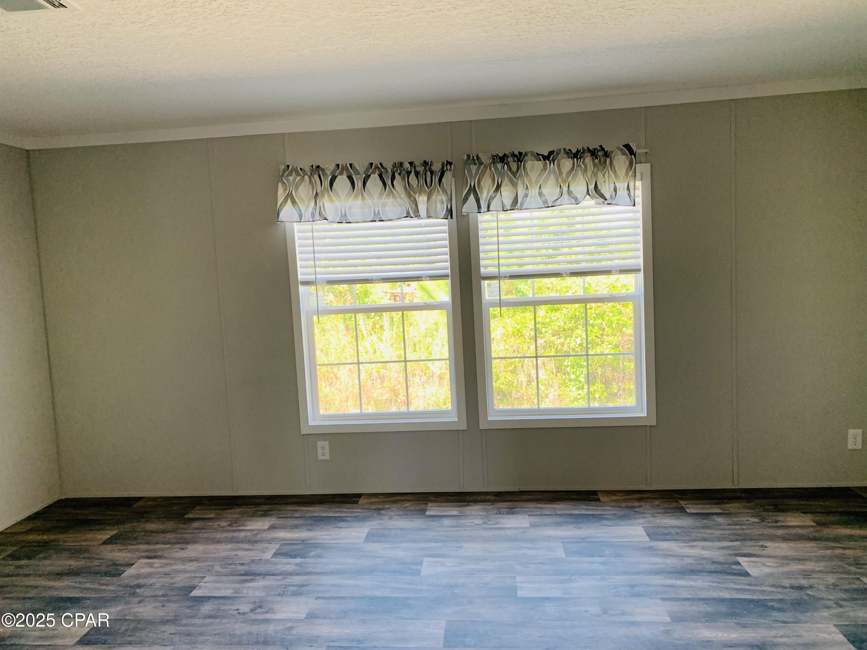 Listing photo id 21 for 333 Star Avenue