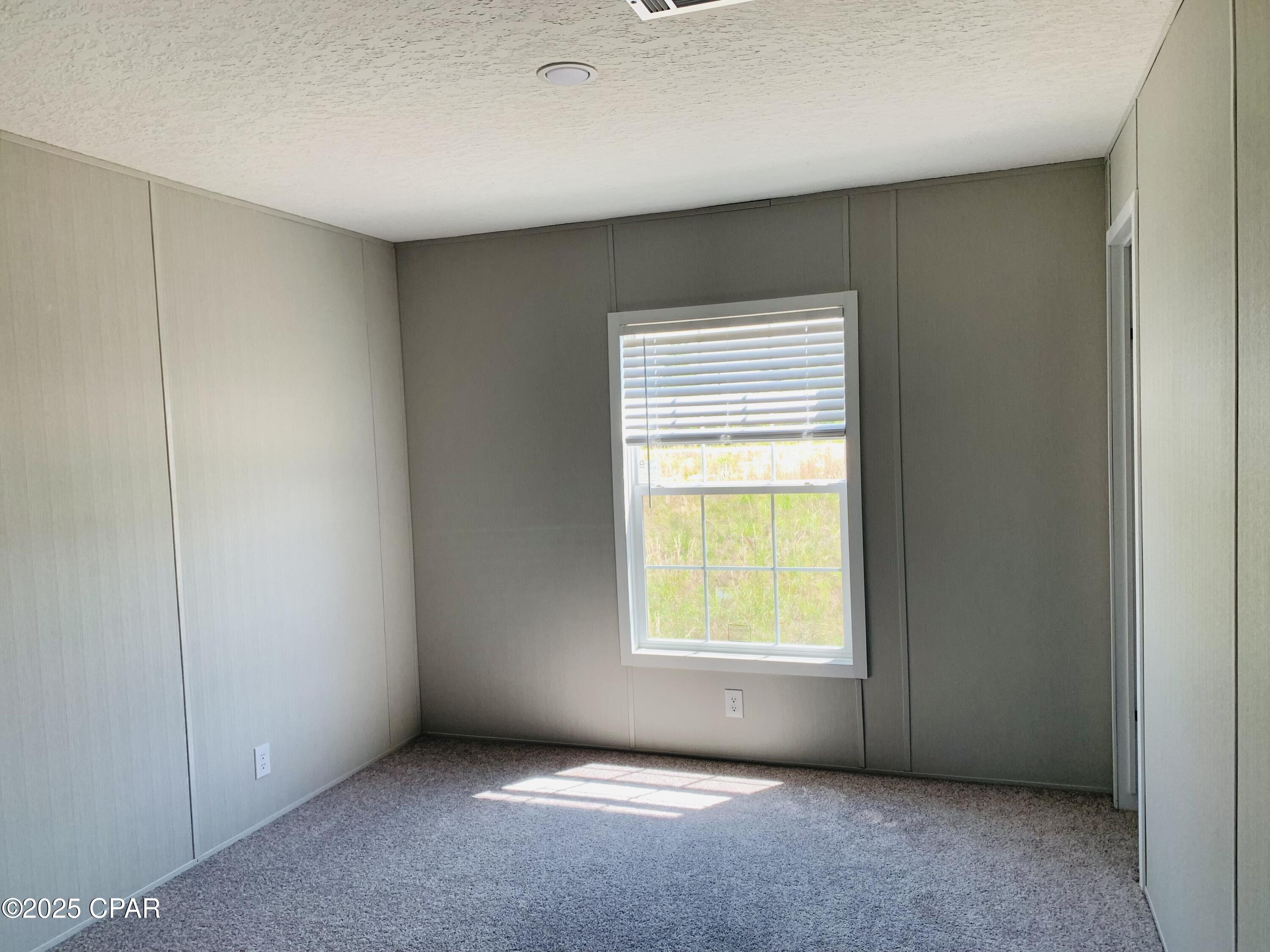 Listing photo id 22 for 333 Star Avenue