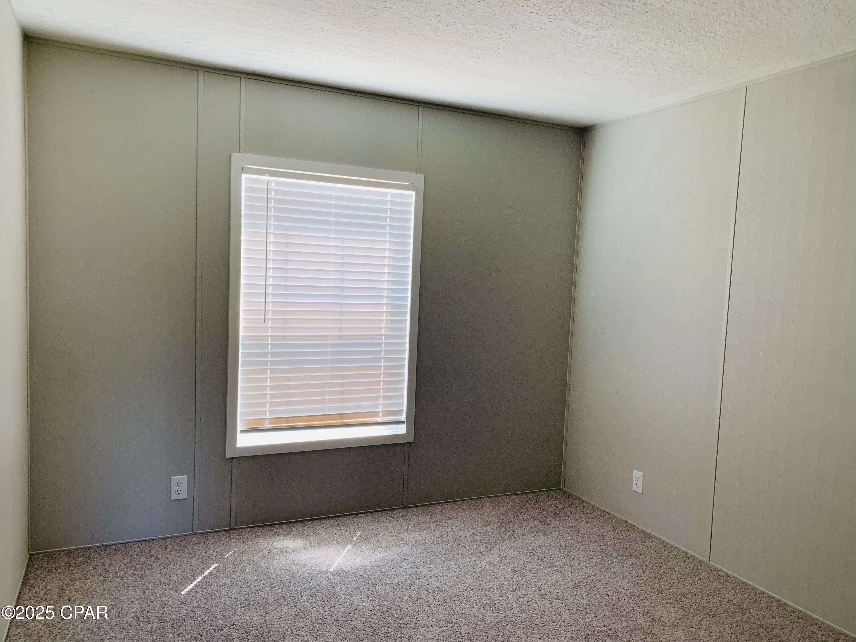 Listing photo id 24 for 333 Star Avenue