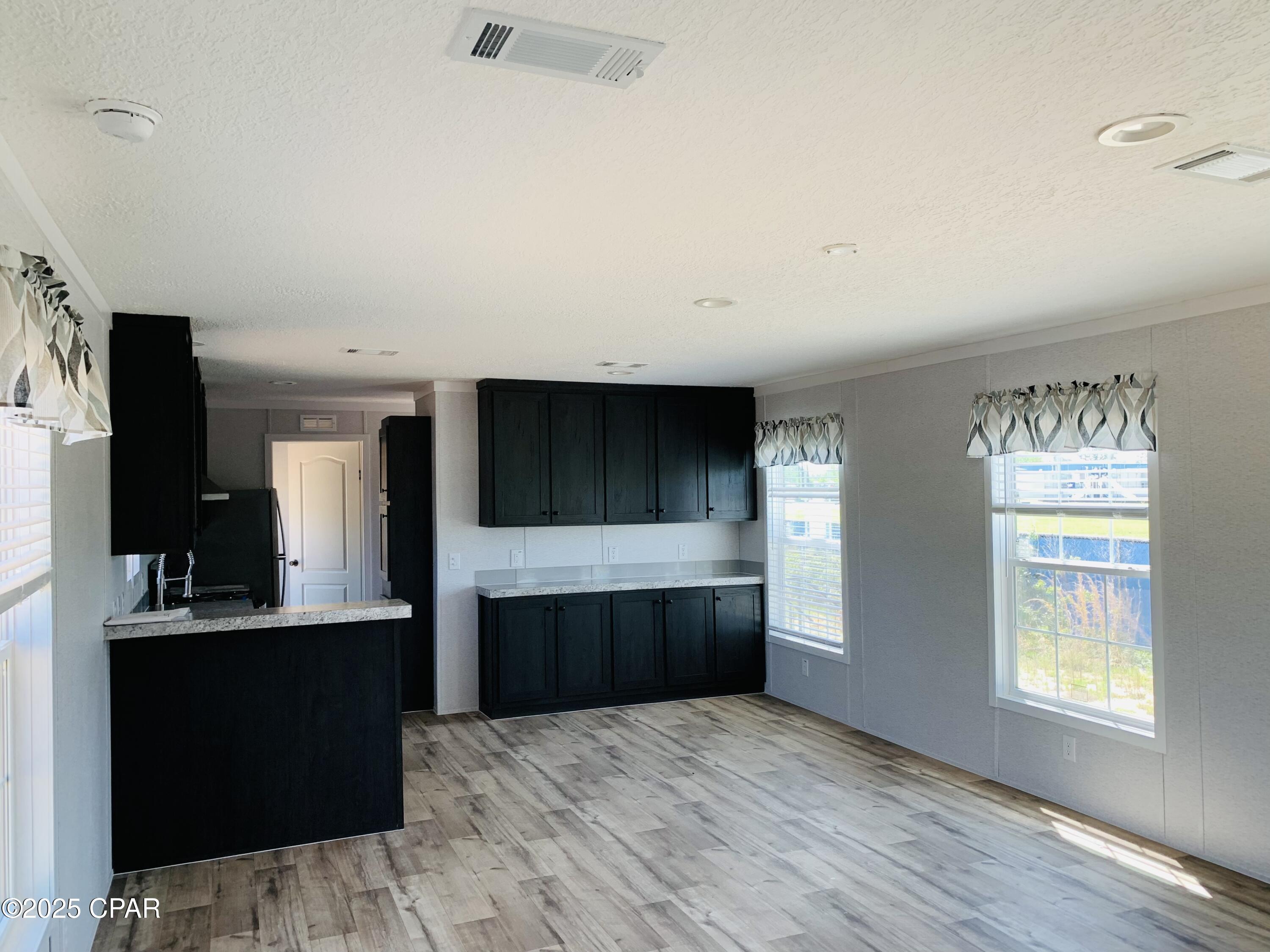 Listing photo id 28 for 333 Star Avenue