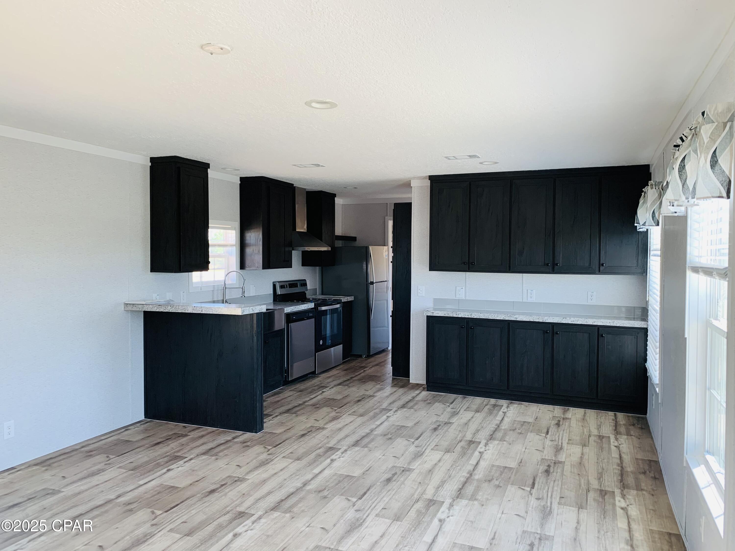 Listing photo id 29 for 333 Star Avenue