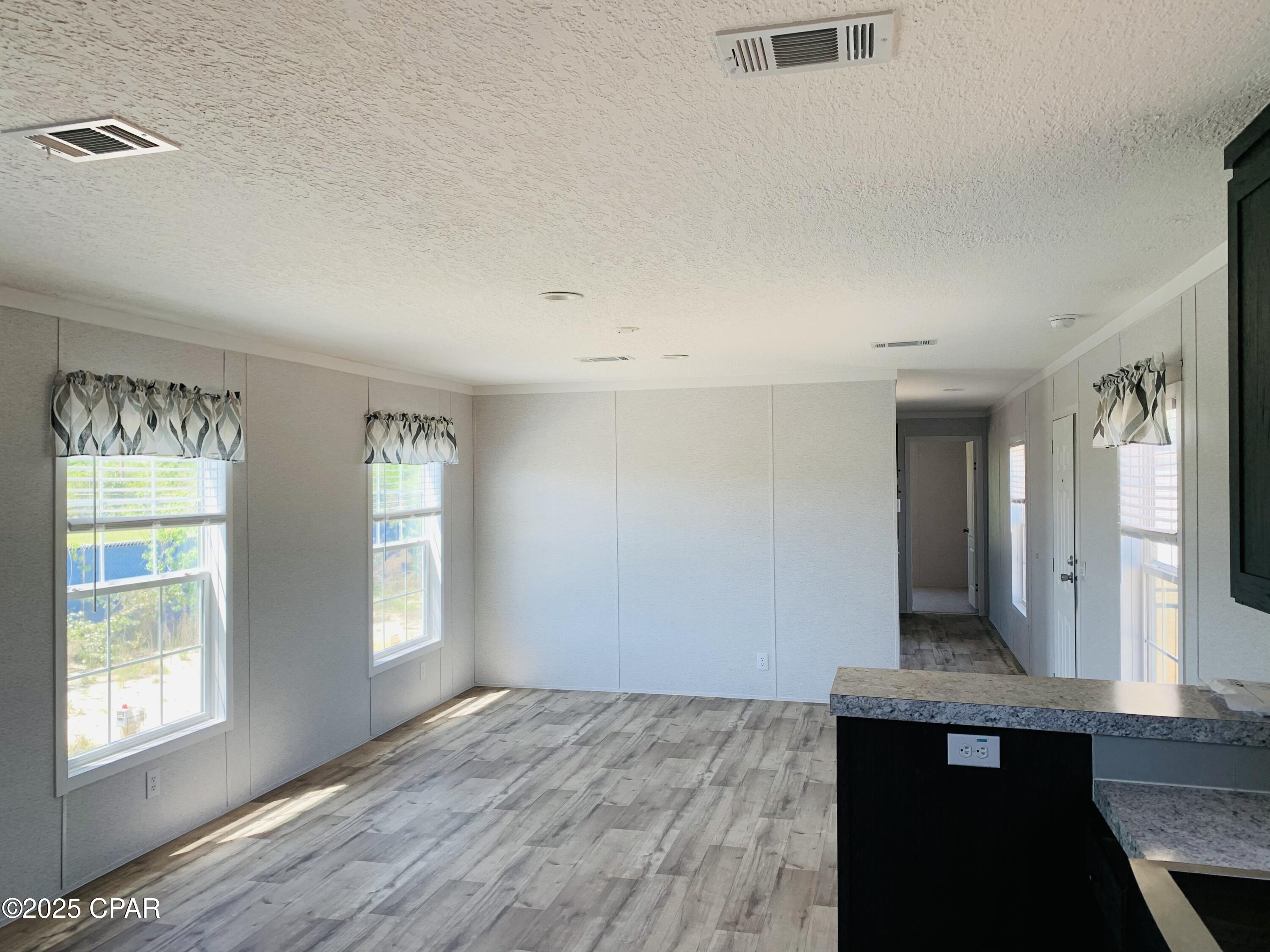 Listing photo id 31 for 333 Star Avenue