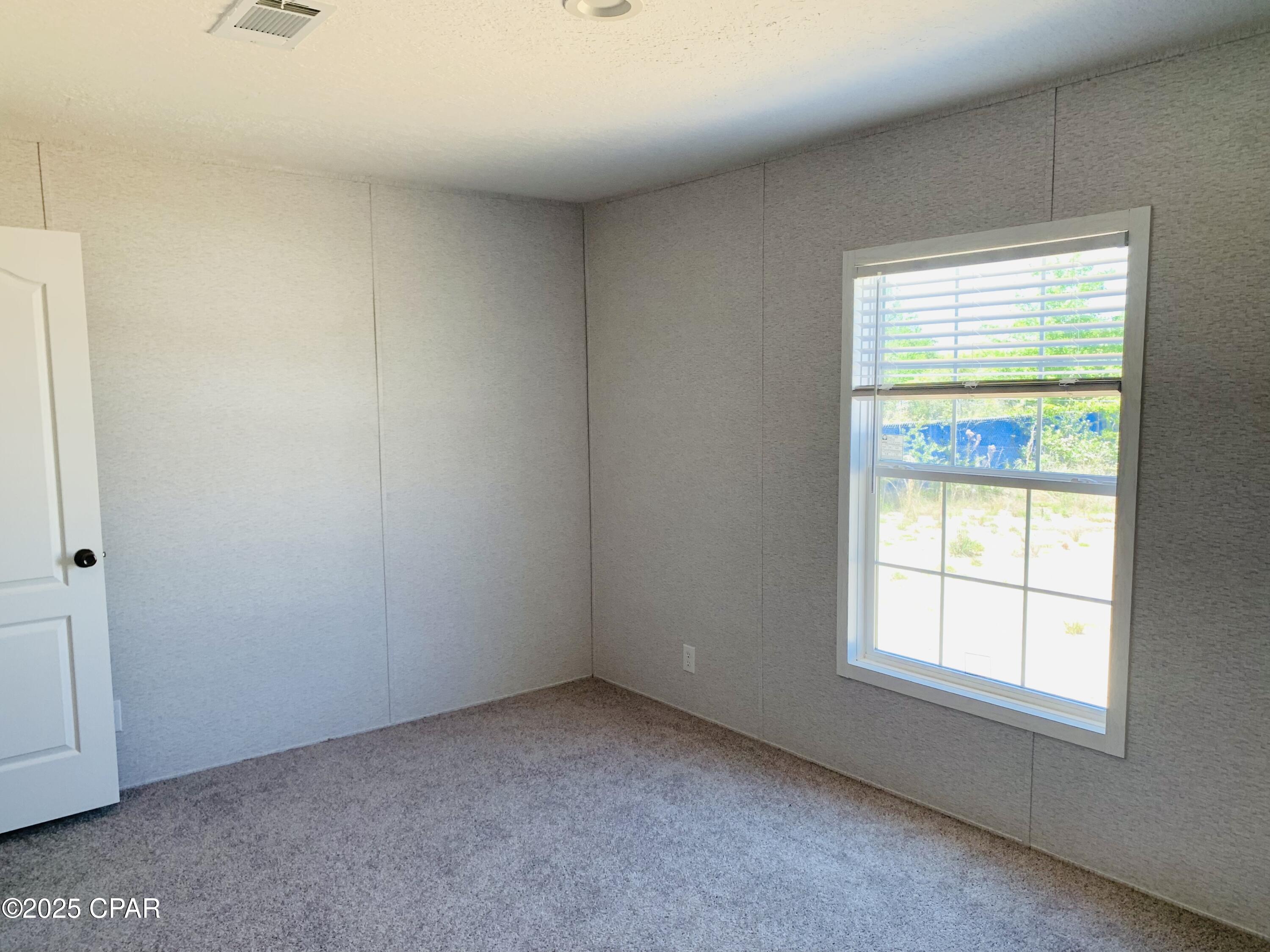 Listing photo id 33 for 333 Star Avenue