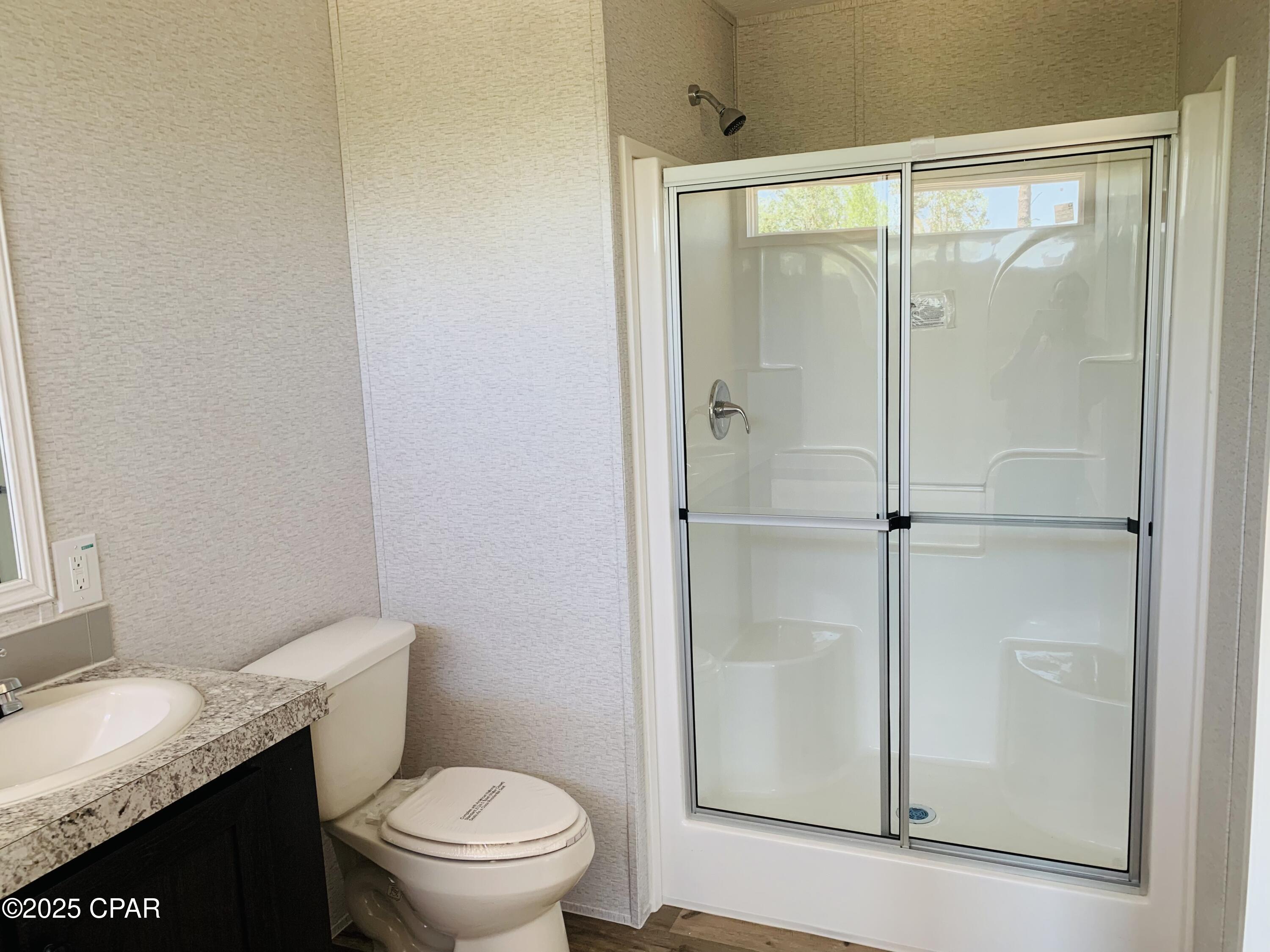 Listing photo id 35 for 333 Star Avenue