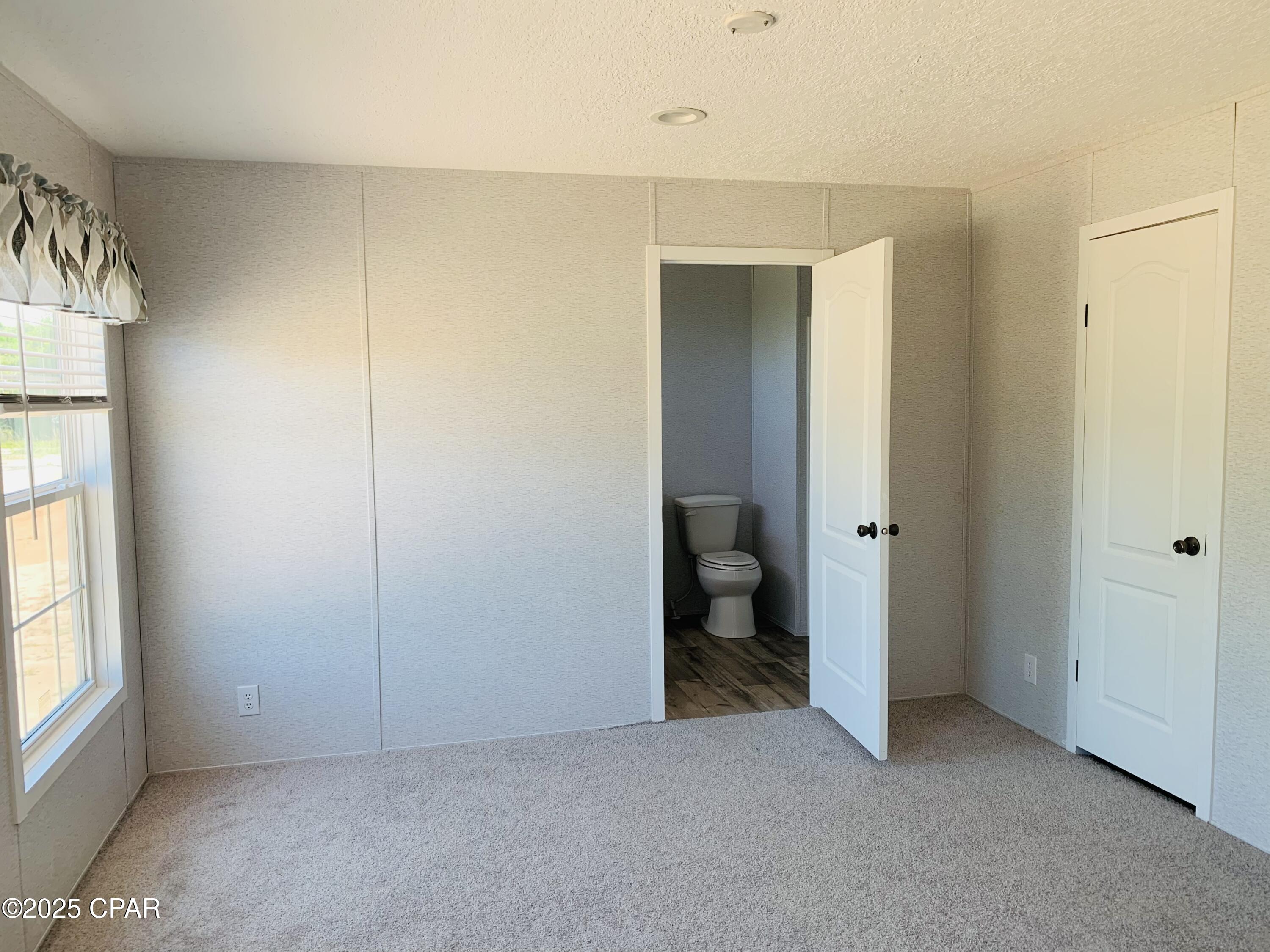 Listing photo id 37 for 333 Star Avenue