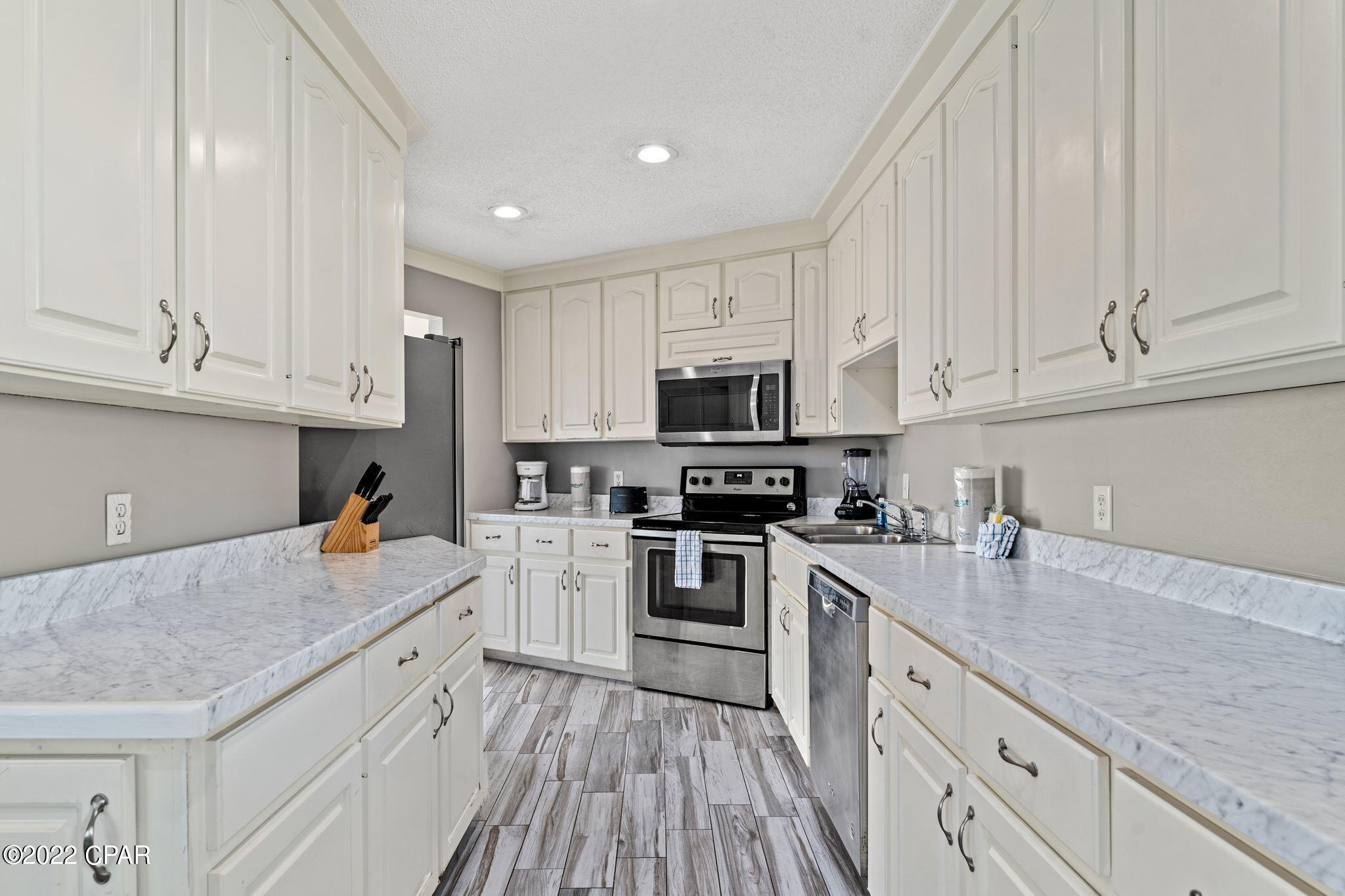 Listing photo id 13 for 4127 Nancee Drive