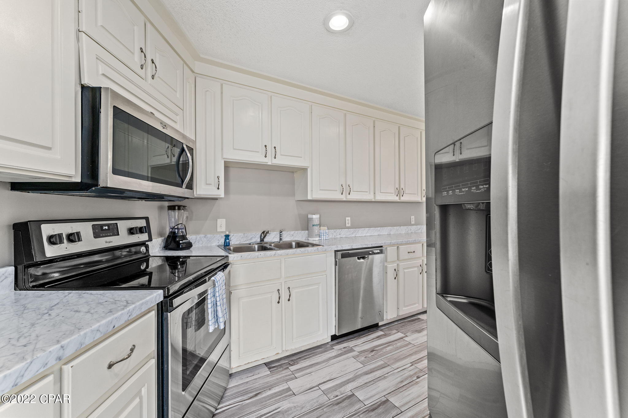 Listing photo id 14 for 4127 Nancee Drive